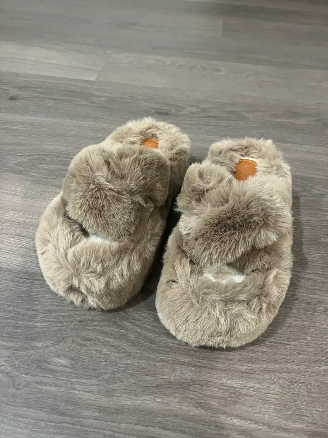 Fuzzy Brown Slippers size 8 image indicator(4)