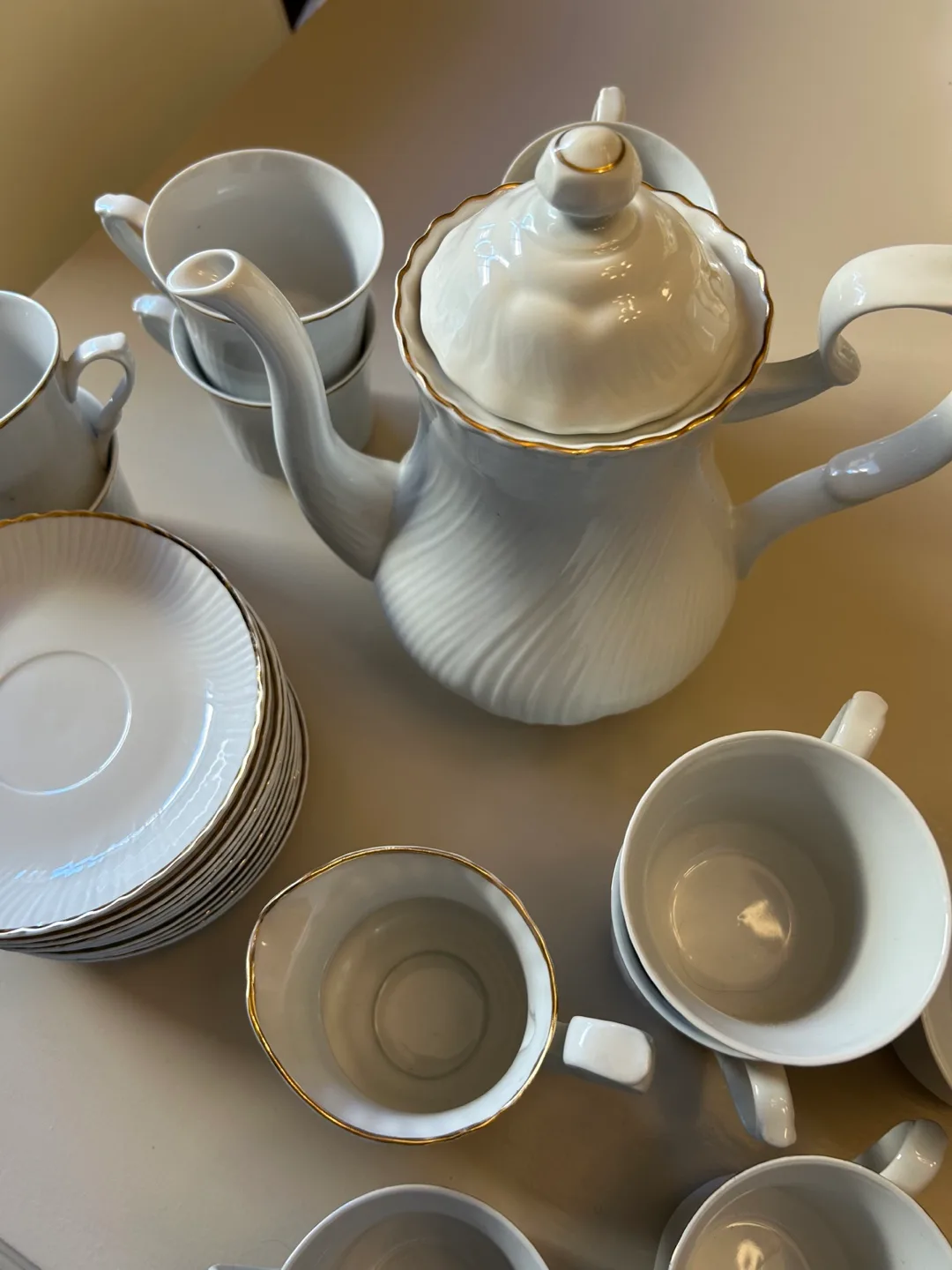 Vintage Tea Set with Gold Trim image indicator(5)