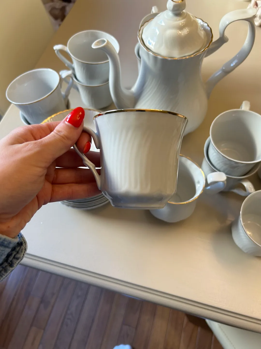 Vintage Tea Set with Gold Trim image indicator(7)