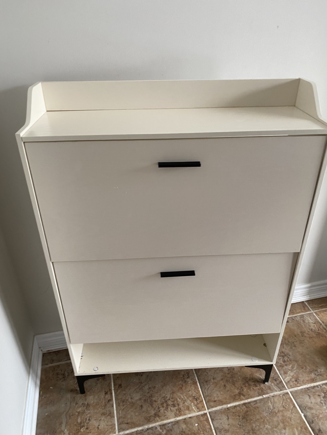 White Shoe cabinet/ good condition
