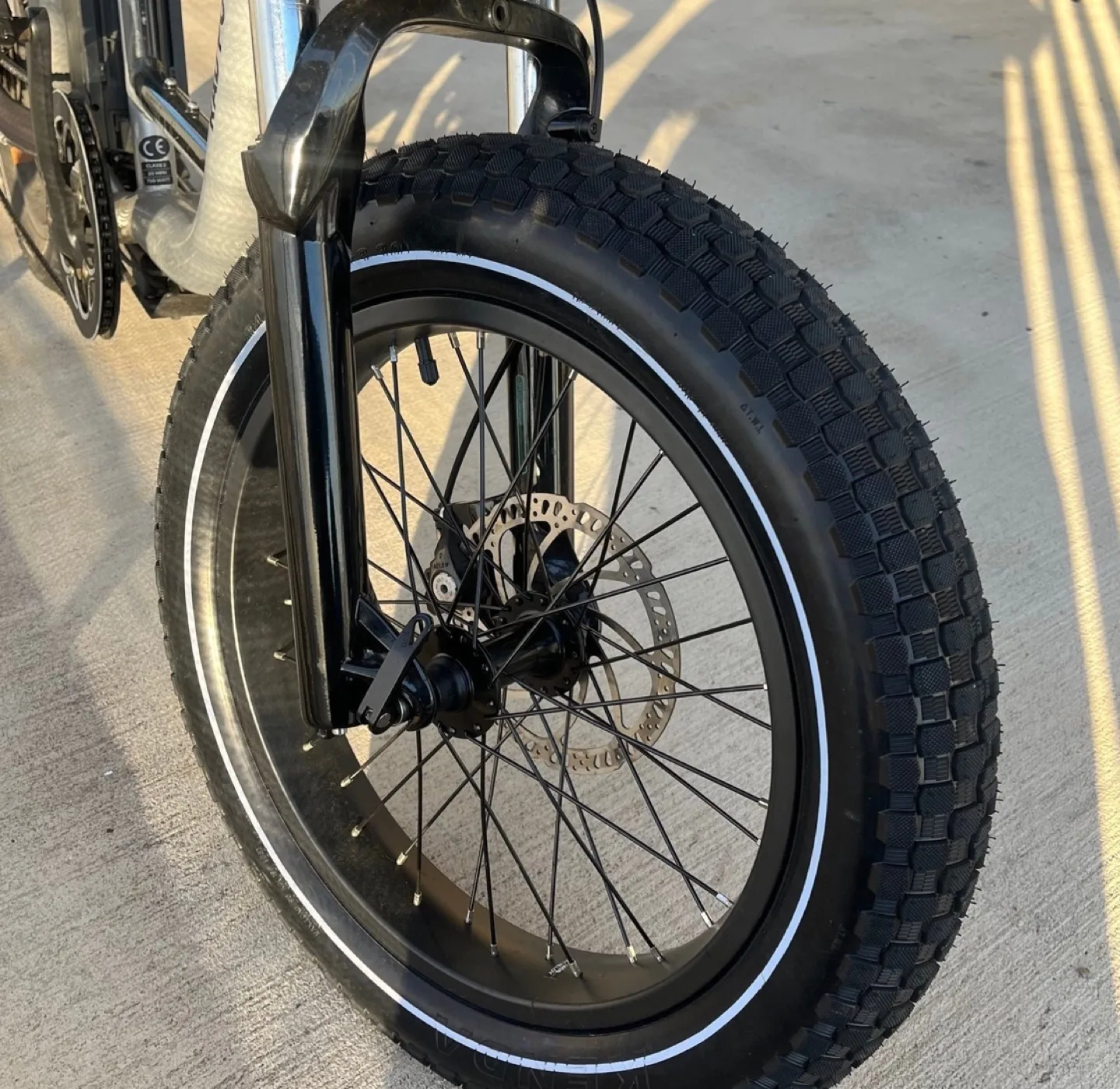 Rad Power Bikes RadRunner Plus Electric Utility Ebike image indicator(3)