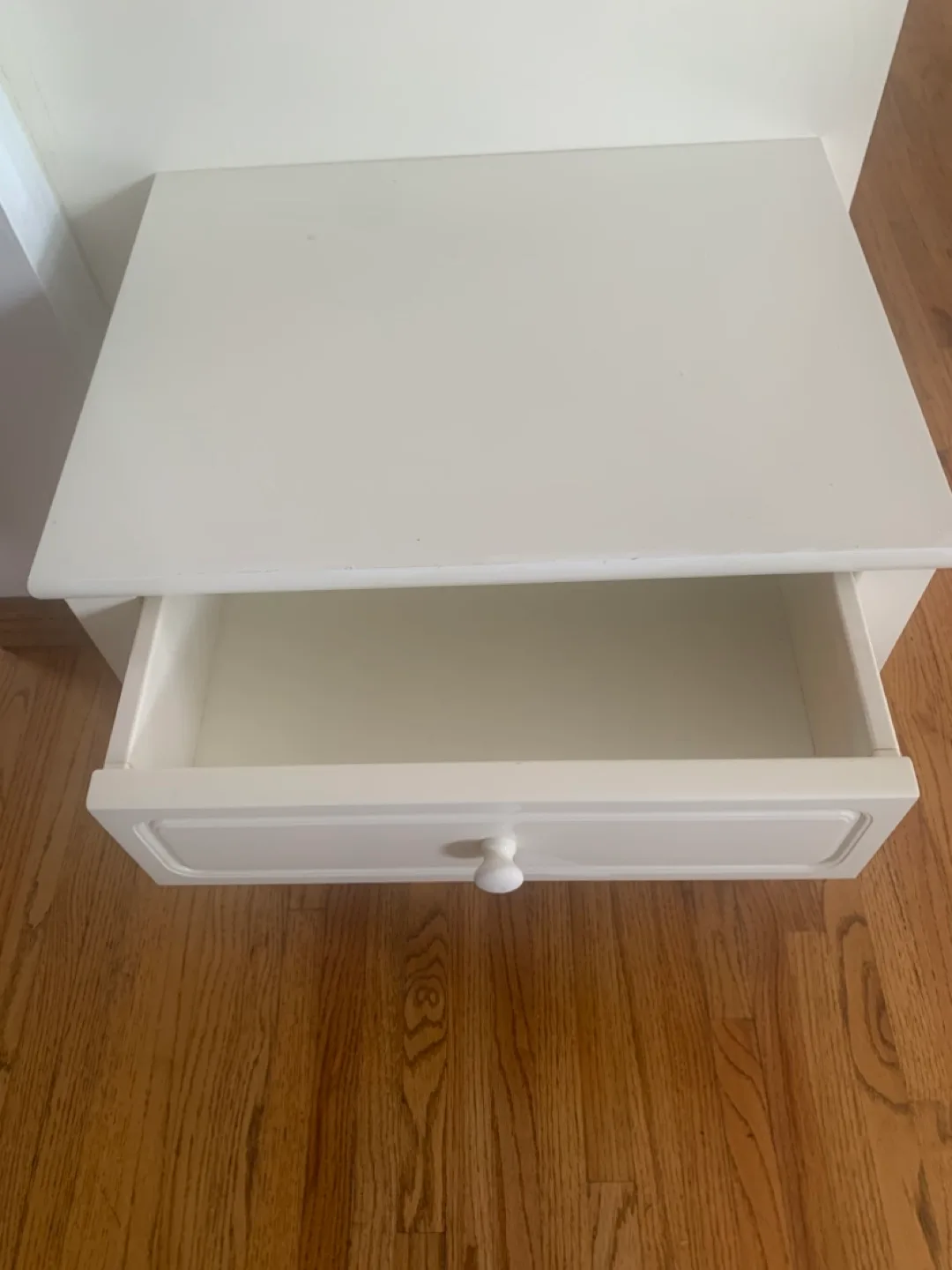 White Nightstand with Drawer and Shelf image indicator(2)