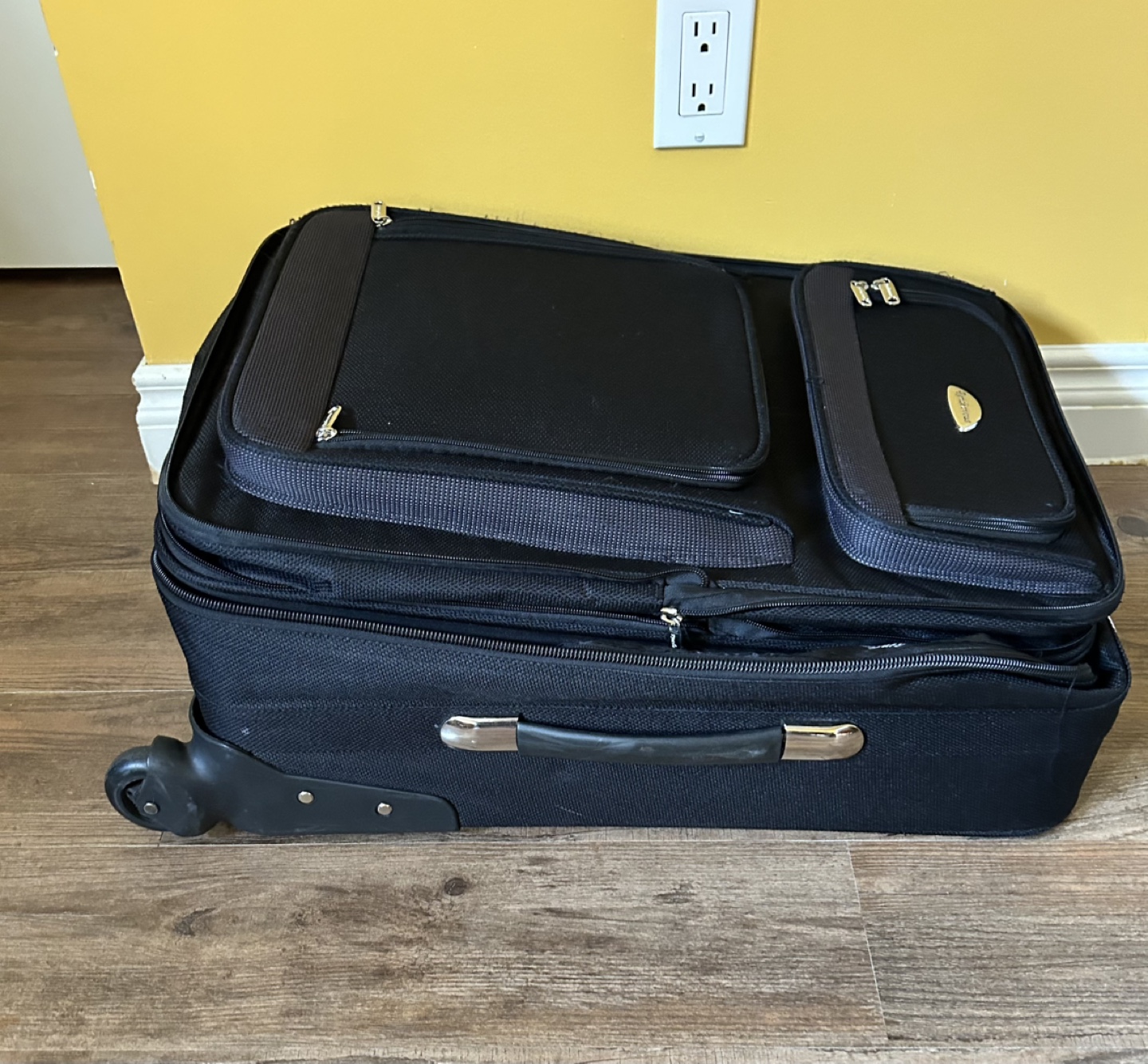 Suitcase - photo 2