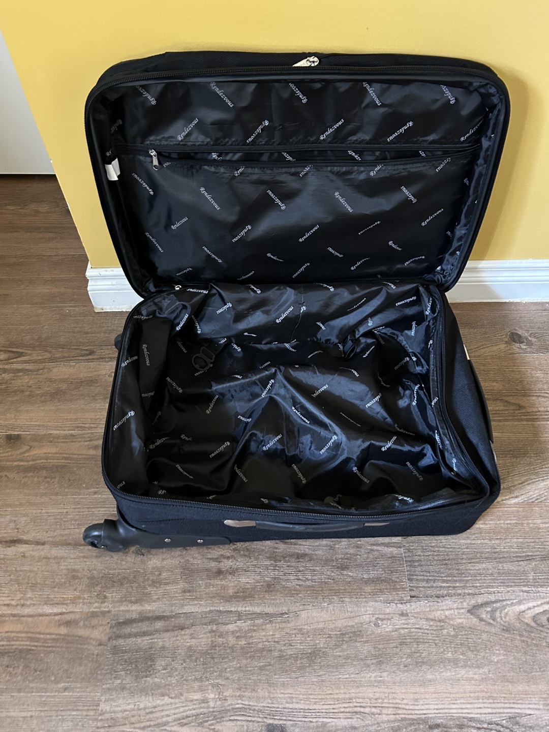 Suitcase - photo 3