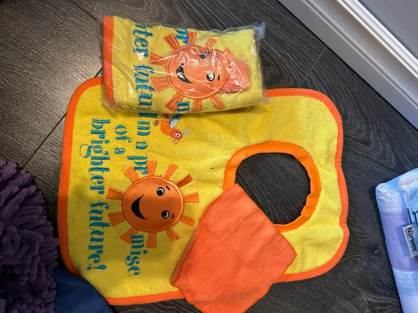 Norwex Baby Bib with mini cloth- brand new image indicator(2)