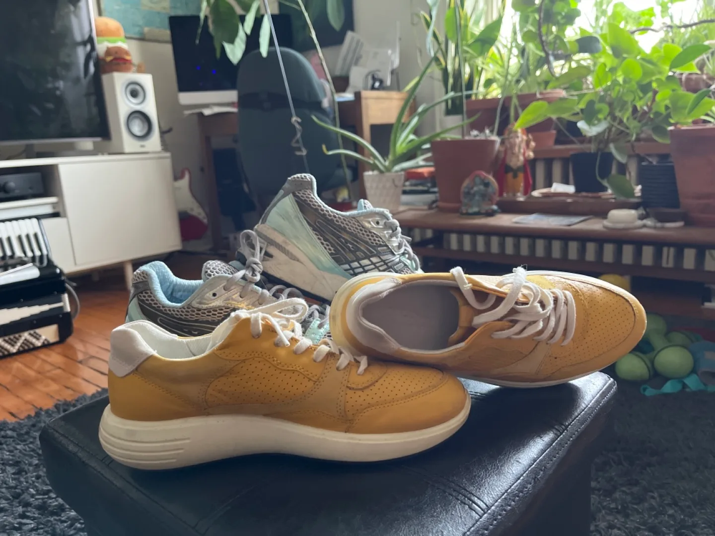 Ecco-Nice Yellow Shoes! image indicator(3)