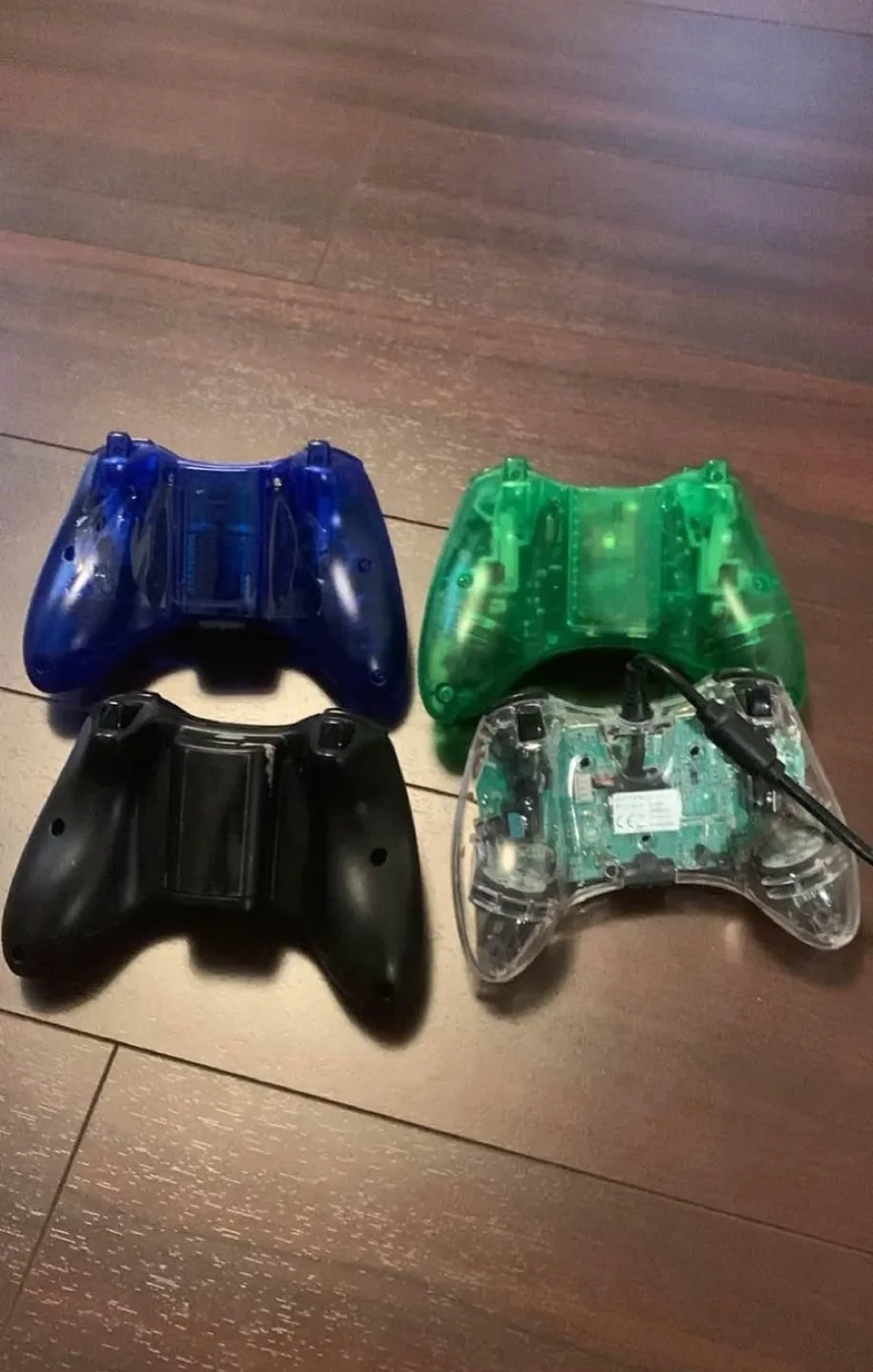Xbox 360 Controllers (4)