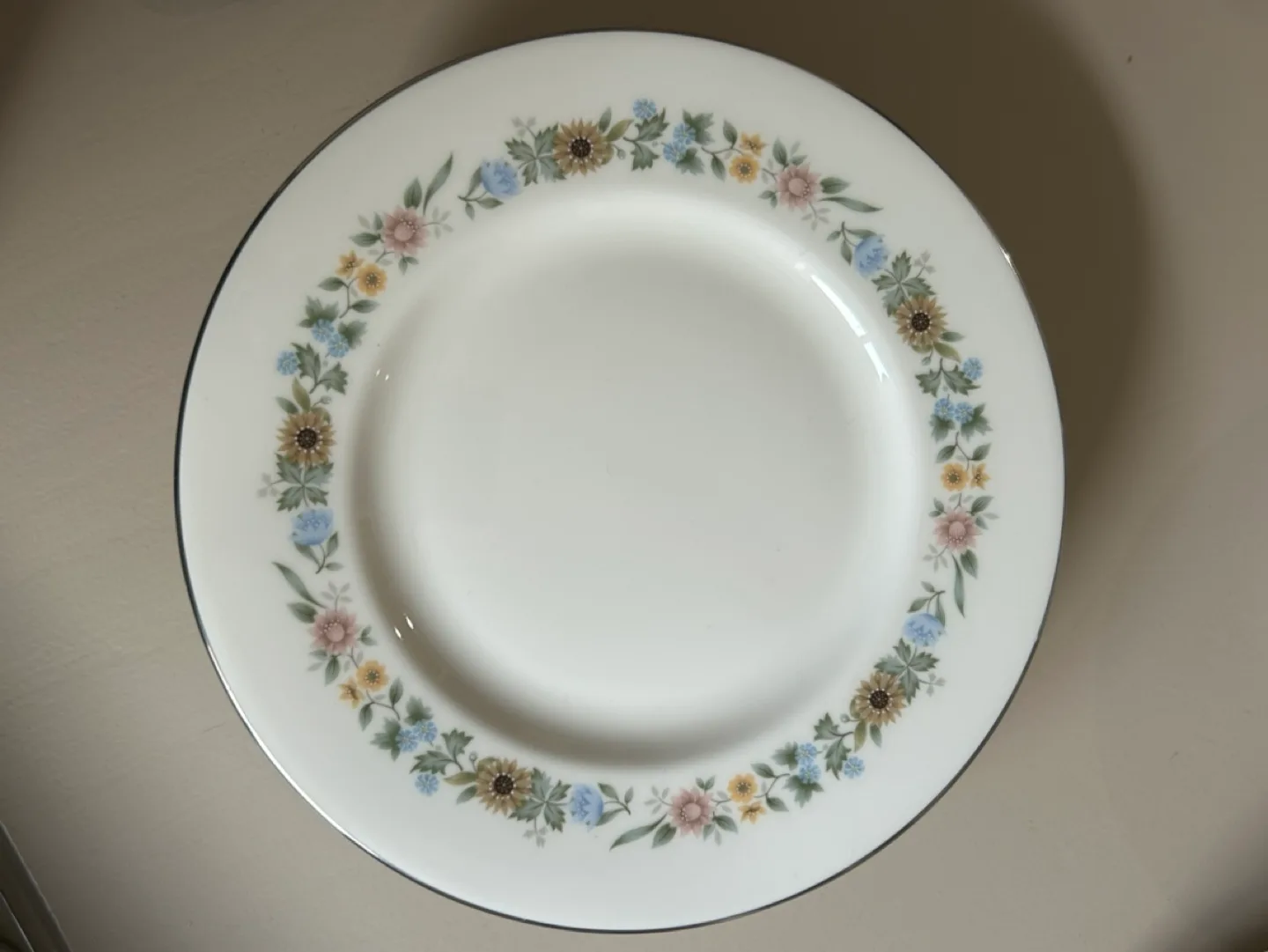 Royal Doulton 'Pastorale' set image indicator(4)