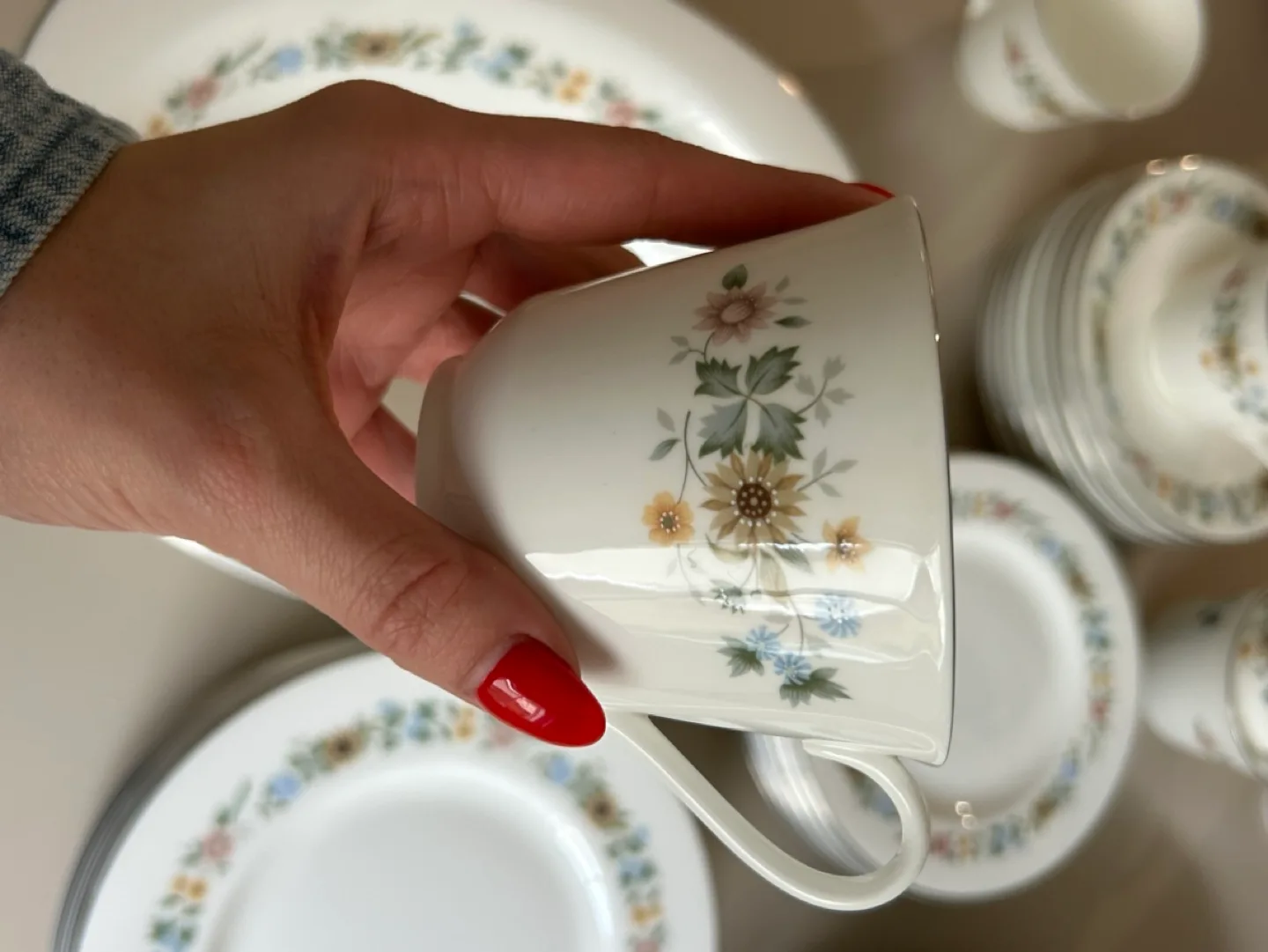 Royal Doulton 'Pastorale' set image indicator(8)