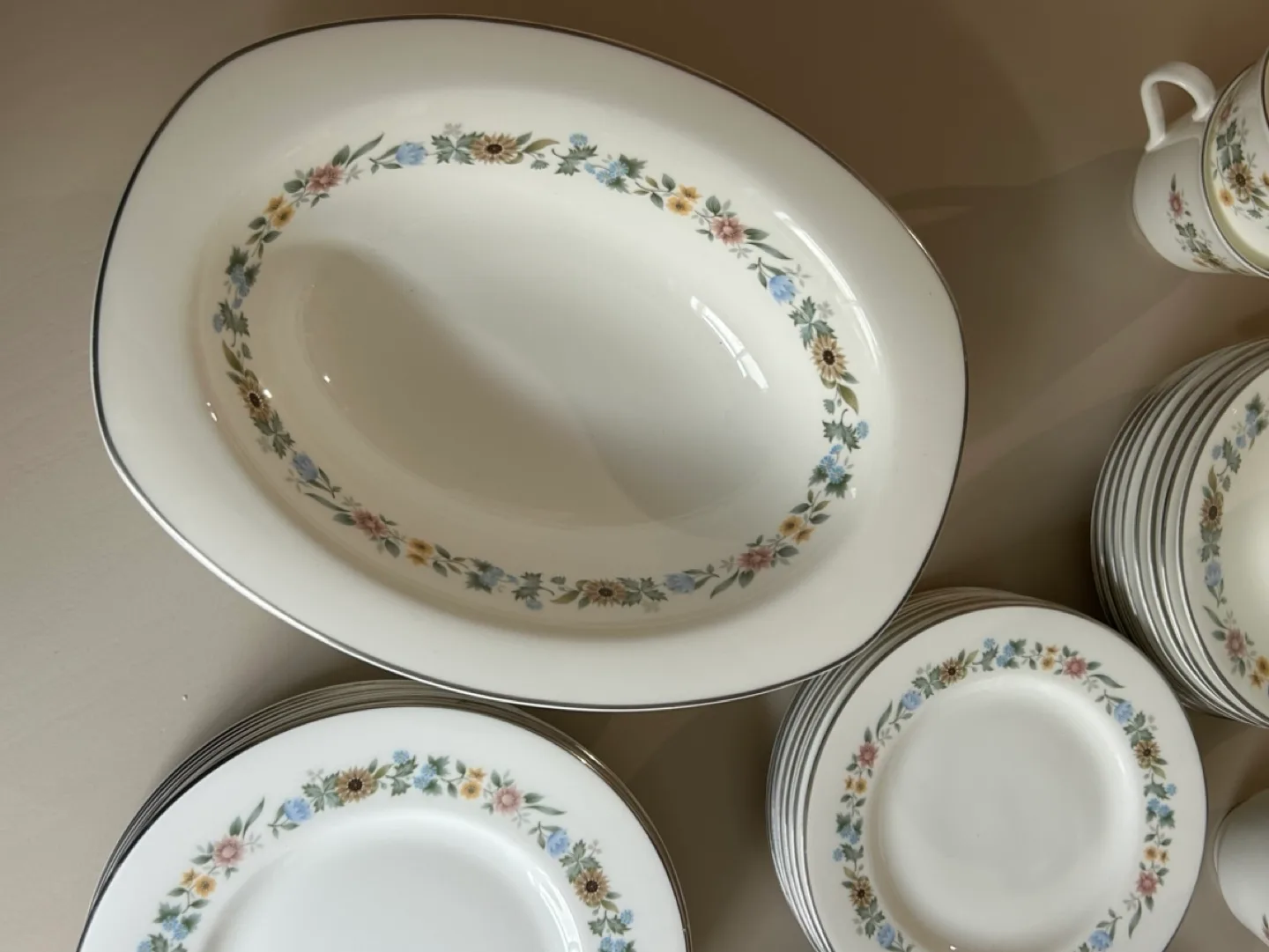 Royal Doulton 'Pastorale' set image indicator(9)