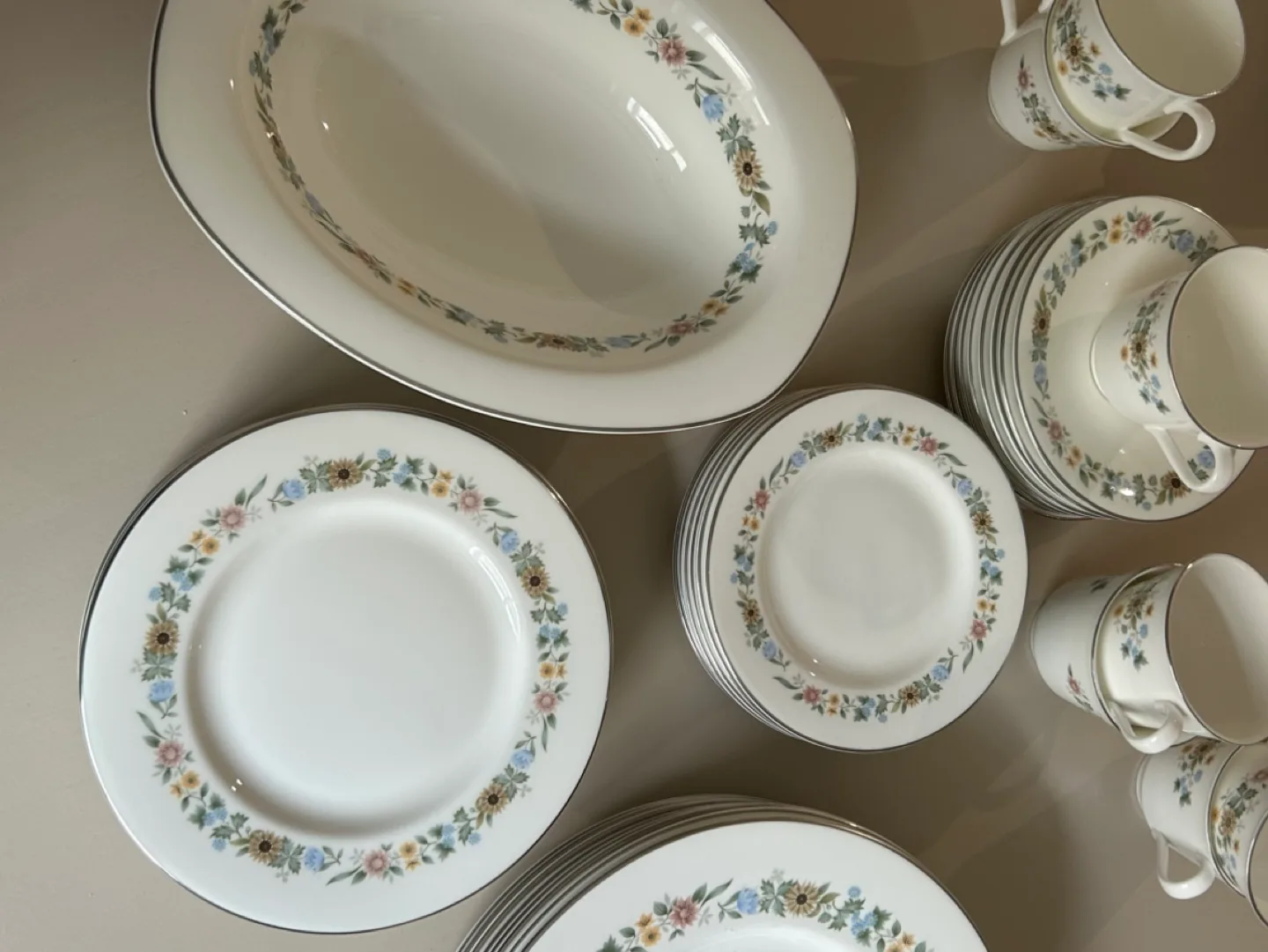 Royal Doulton 'Pastorale' set image indicator(6)
