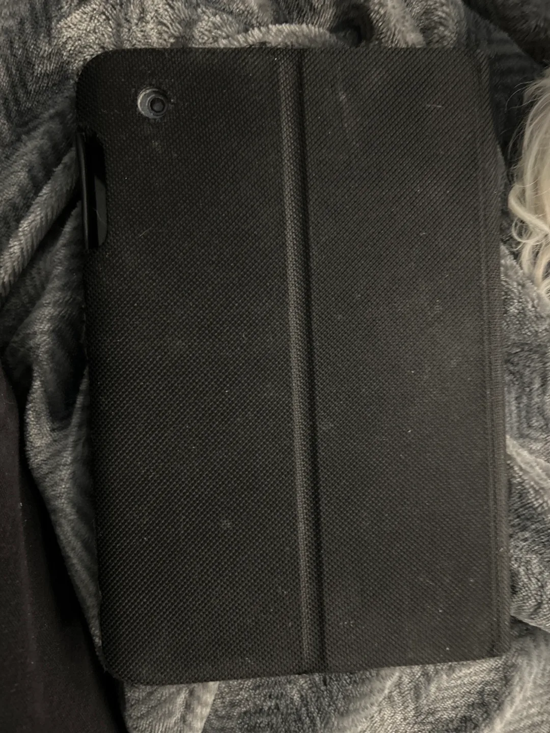 iPad mini with Keyboard Case image indicator(2)