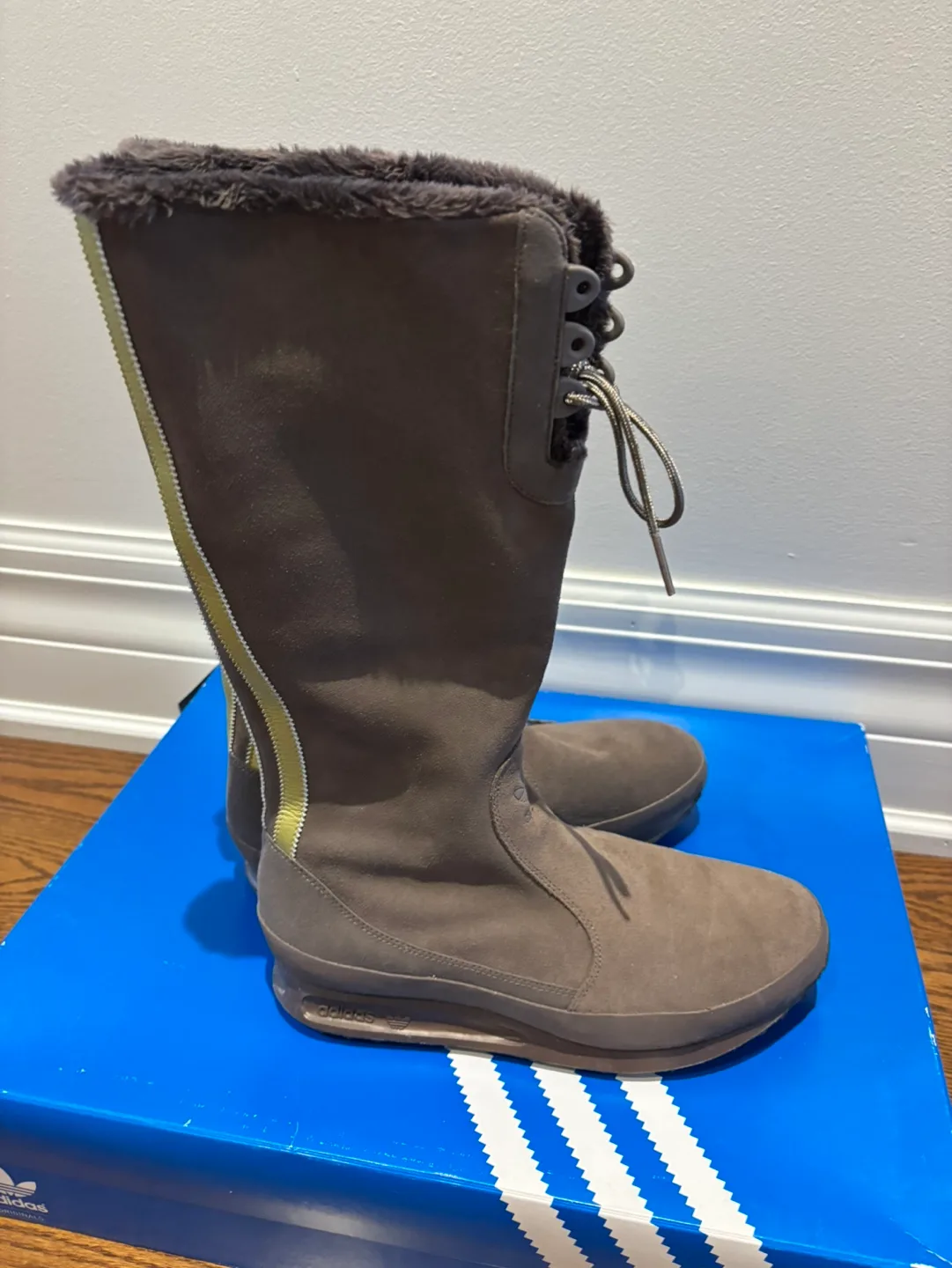 Like New! Rare Vintage Adidas Women's Boots size 7.5 image indicator(4)