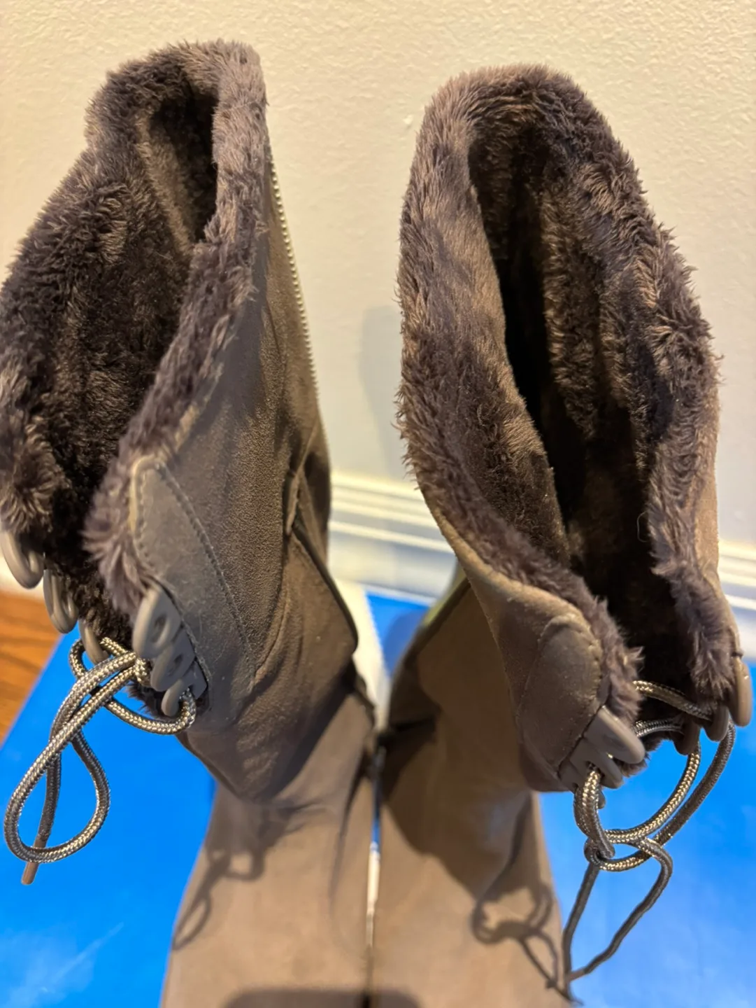 Like New! Rare Vintage Adidas Women's Boots size 7.5 image indicator(7)