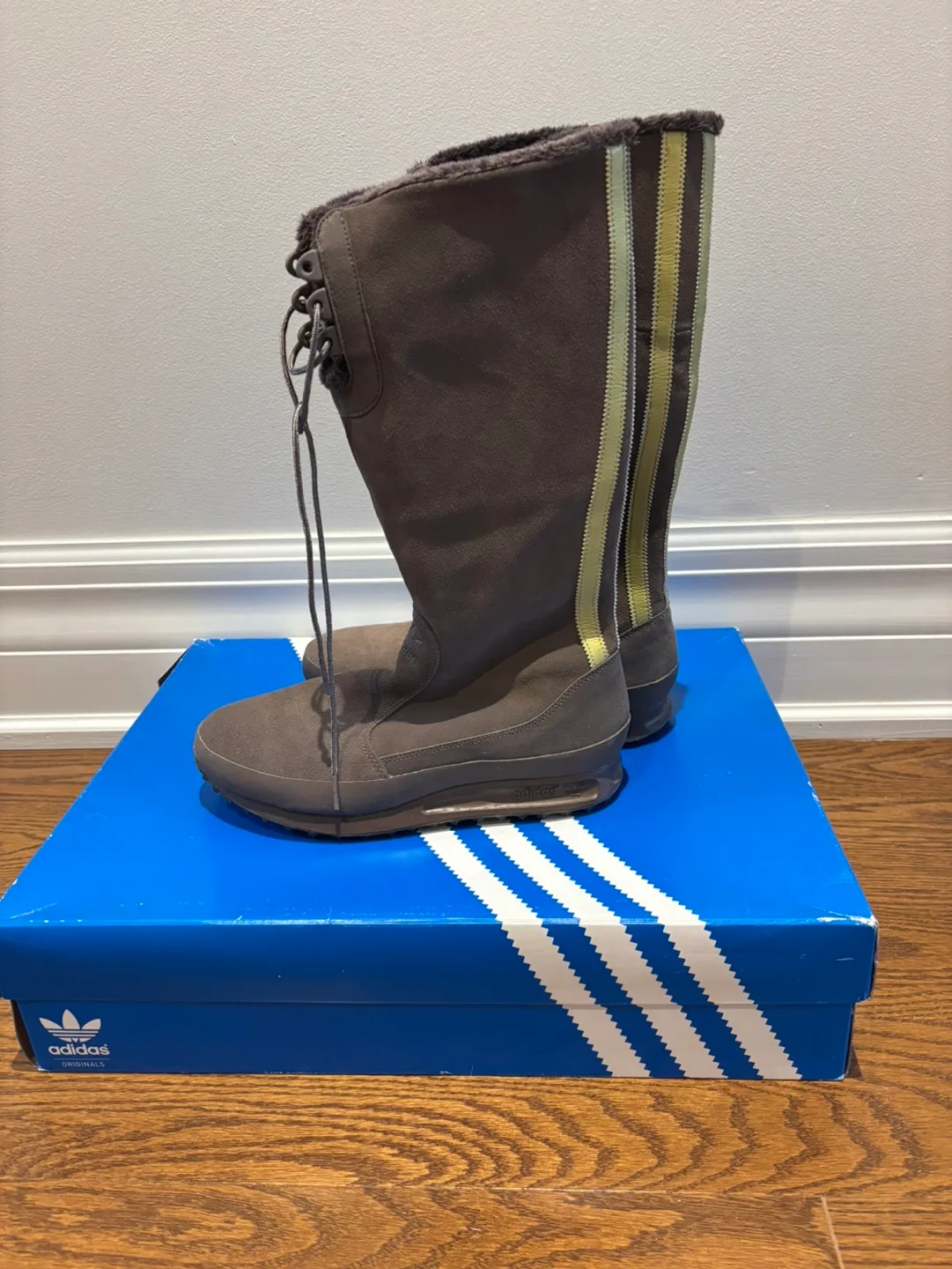 Like New! Rare Vintage Adidas Women's Boots size 7.5 image indicator(2)