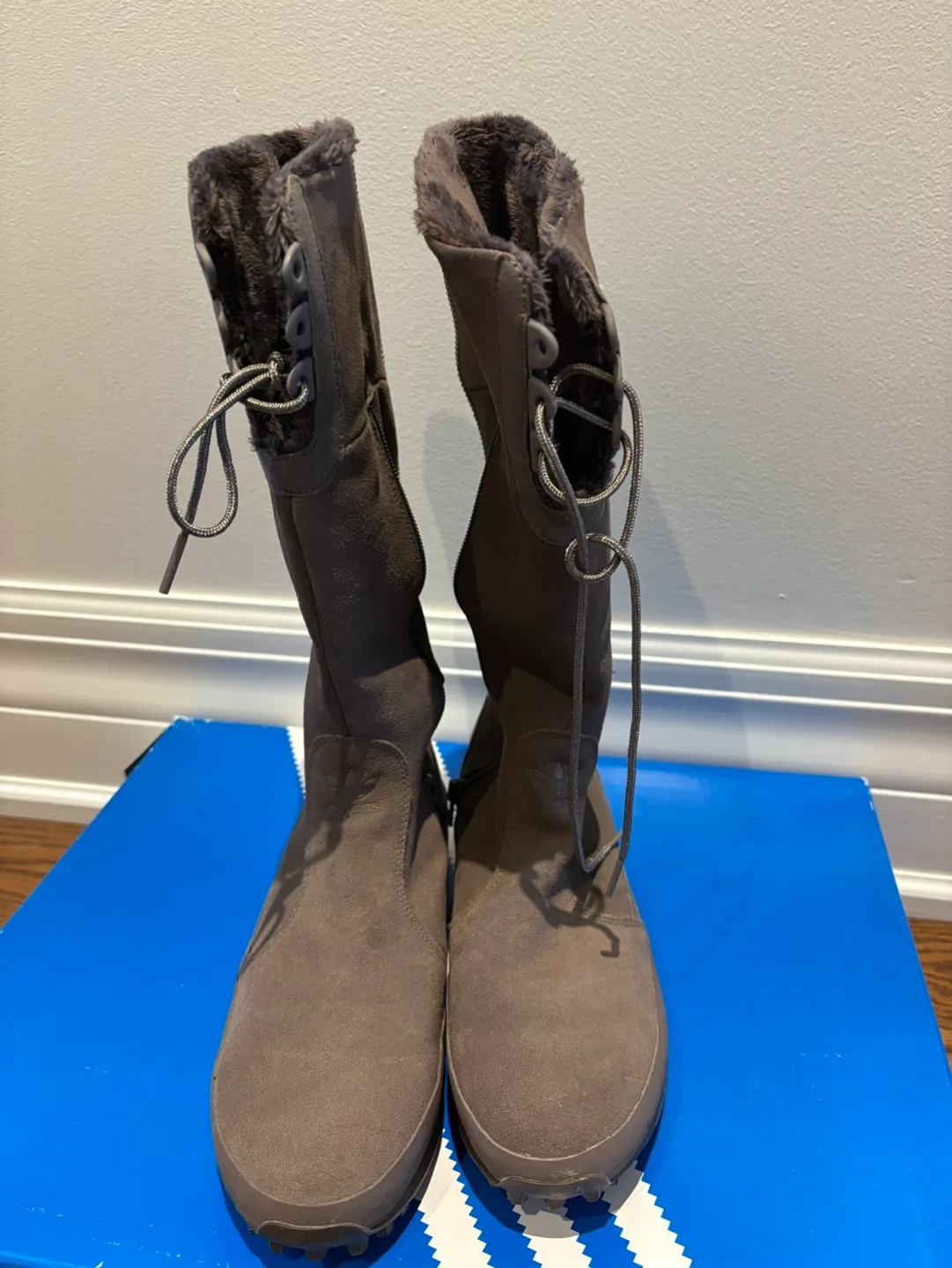 Like New! Rare Vintage Adidas Women's Boots size 7.5 image indicator(6)