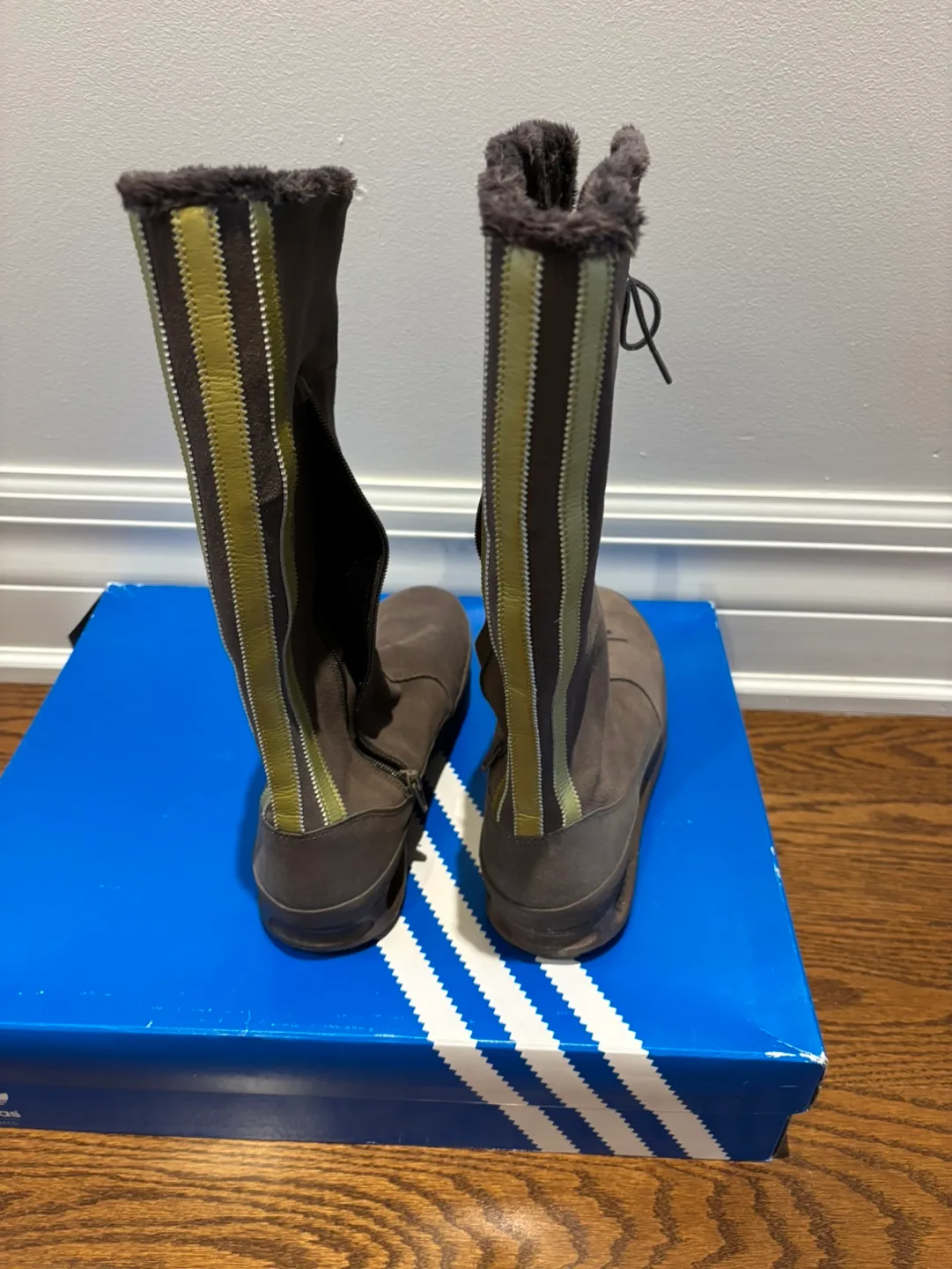 Like New! Rare Vintage Adidas Women's Boots size 7.5 image indicator(3)