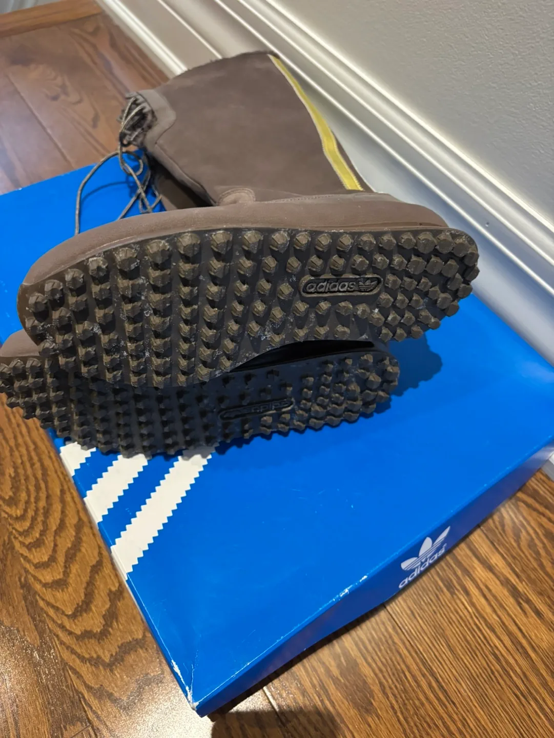 Like New! Rare Vintage Adidas Women's Boots size 7.5 image indicator(8)