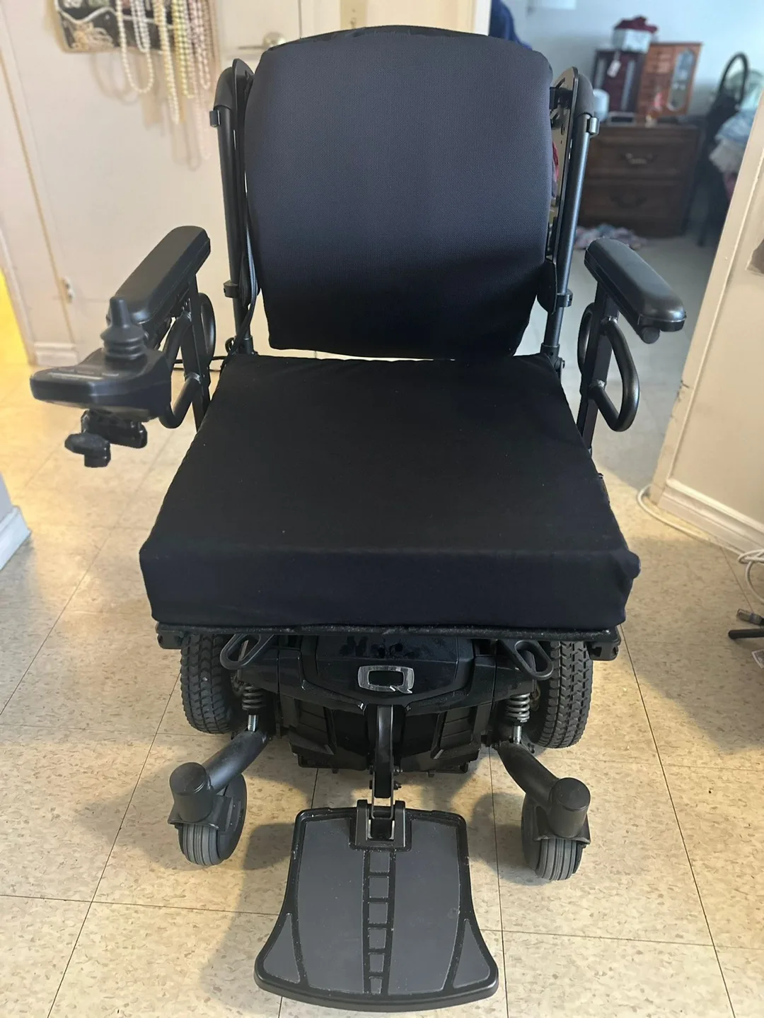 Quantum Geo-Matrix Bold Power Wheelchair image indicator(6)