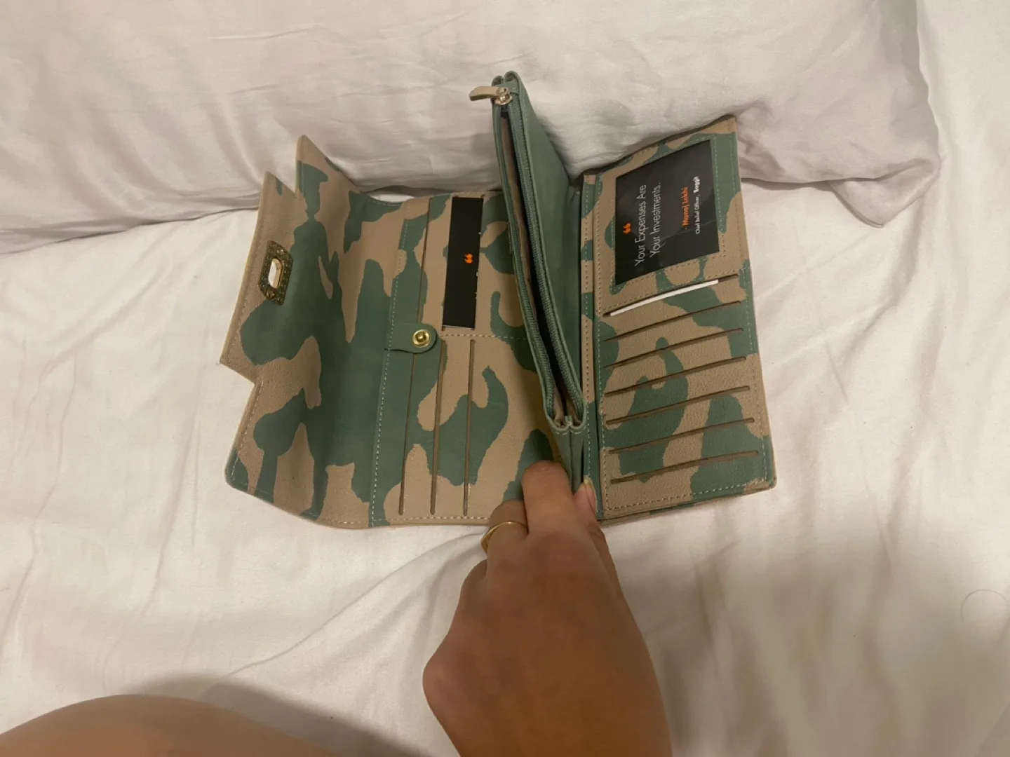 New Beige Wallet with several compartments image indicator(5)