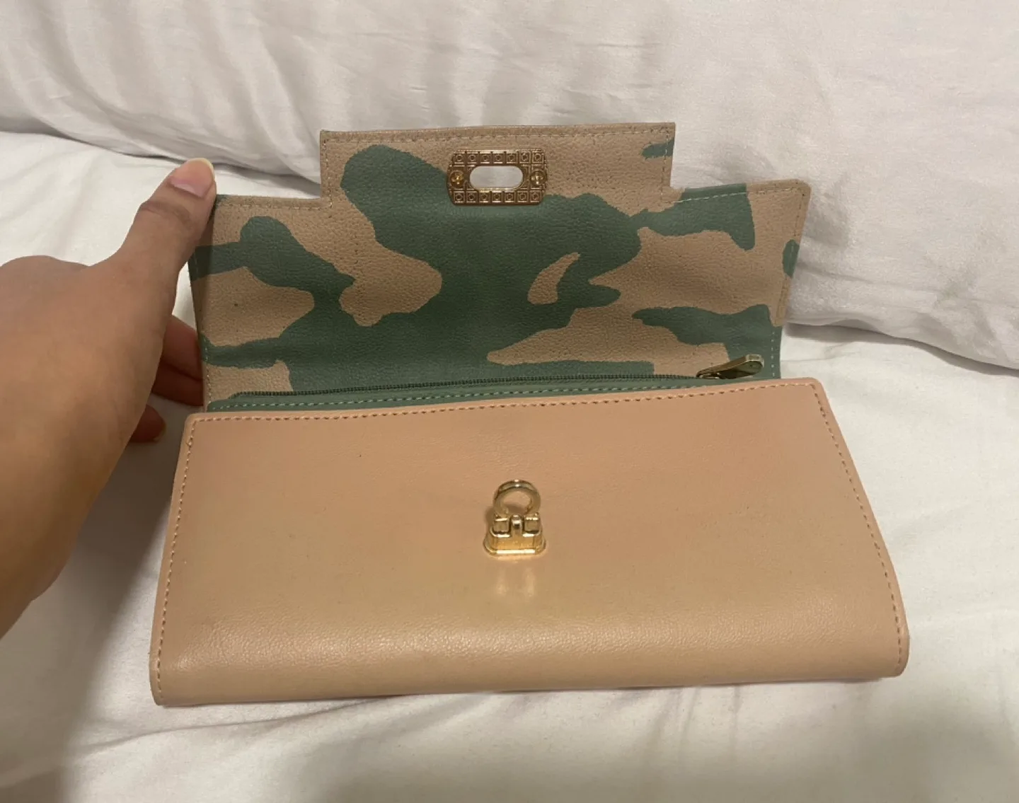 New Beige Wallet with several compartments image indicator(3)