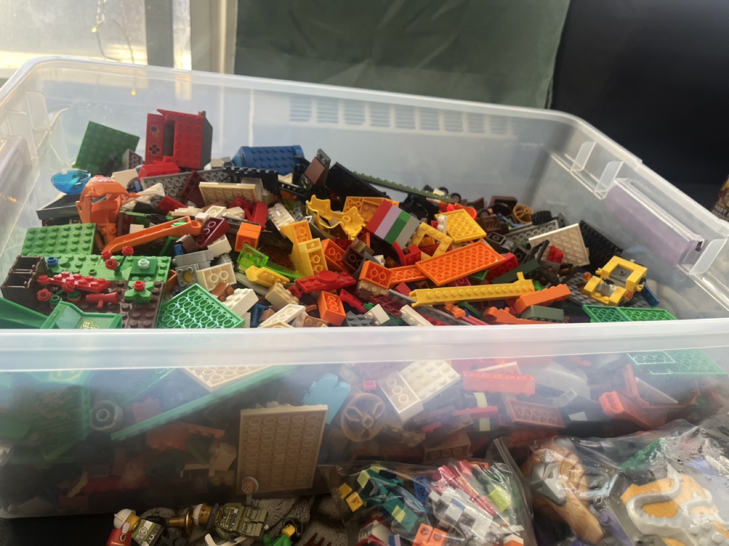 LEGO Lot - Bulk Bricks & Minifigures - photo 3