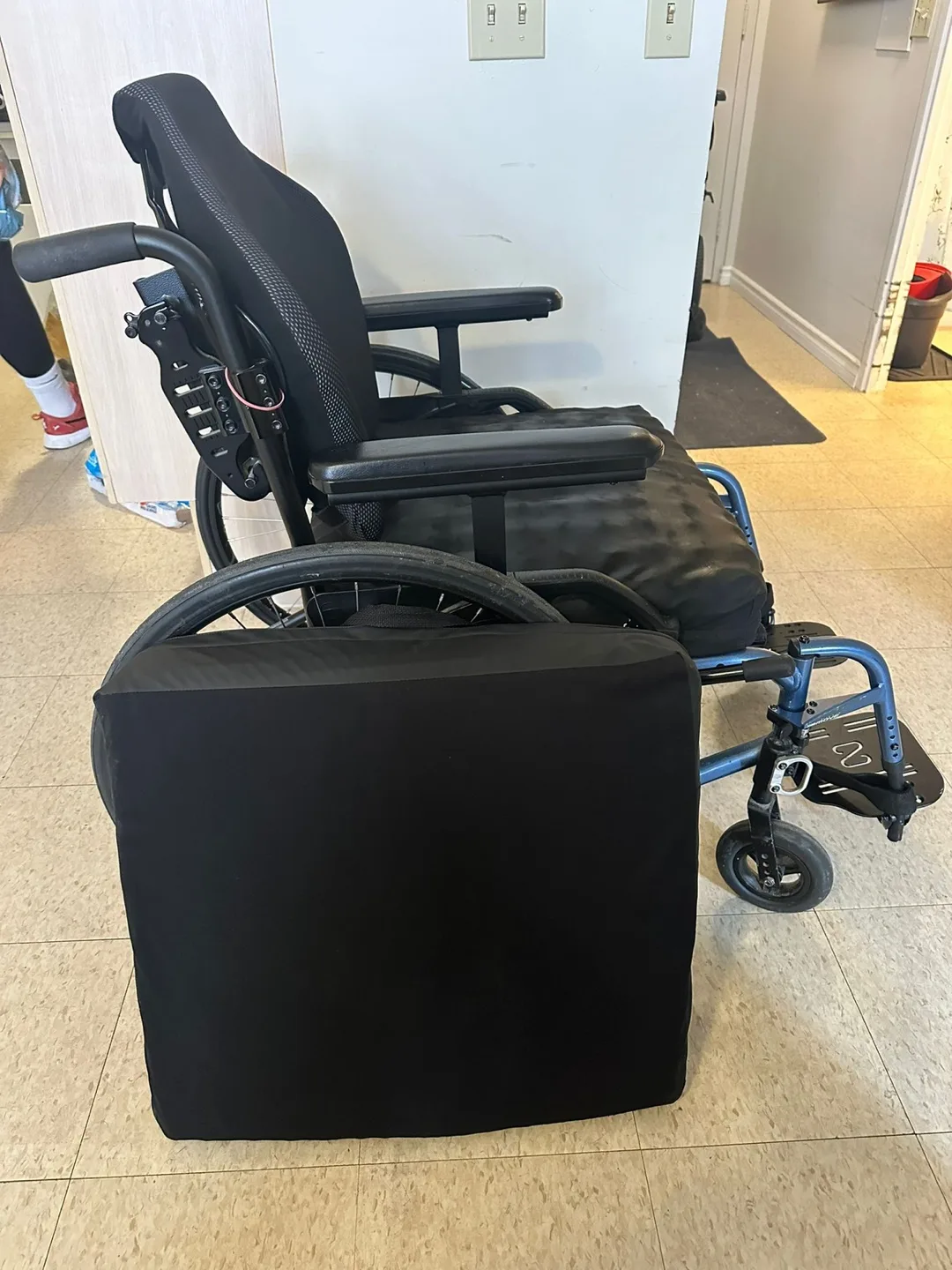 Agia Move Wheelchair - Bariatric with roho cushion image indicator(5)