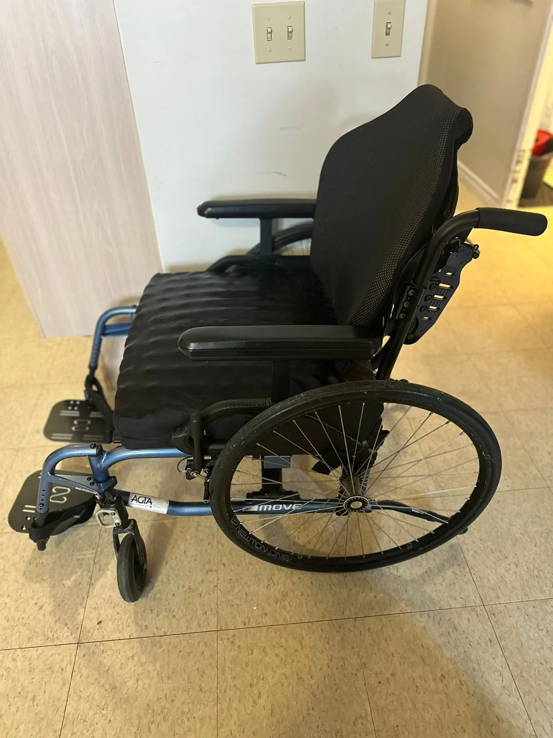 Agia Move Wheelchair - Bariatric with roho cushion image indicator(2)