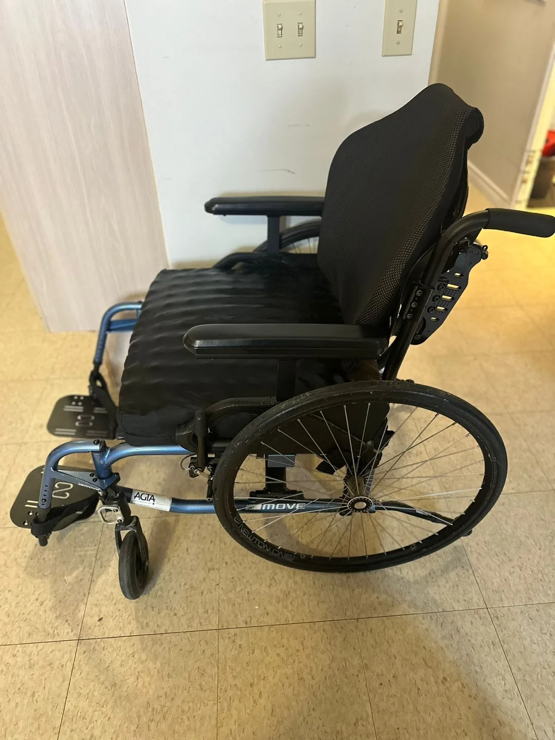 Agia Move Wheelchair - Bariatric with roho cushion image indicator(3)