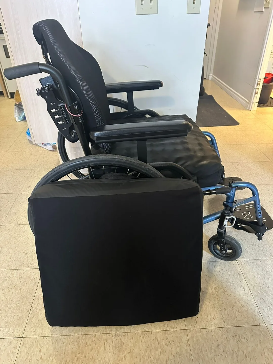 Agia Move Wheelchair - Bariatric with roho cushion image indicator(7)