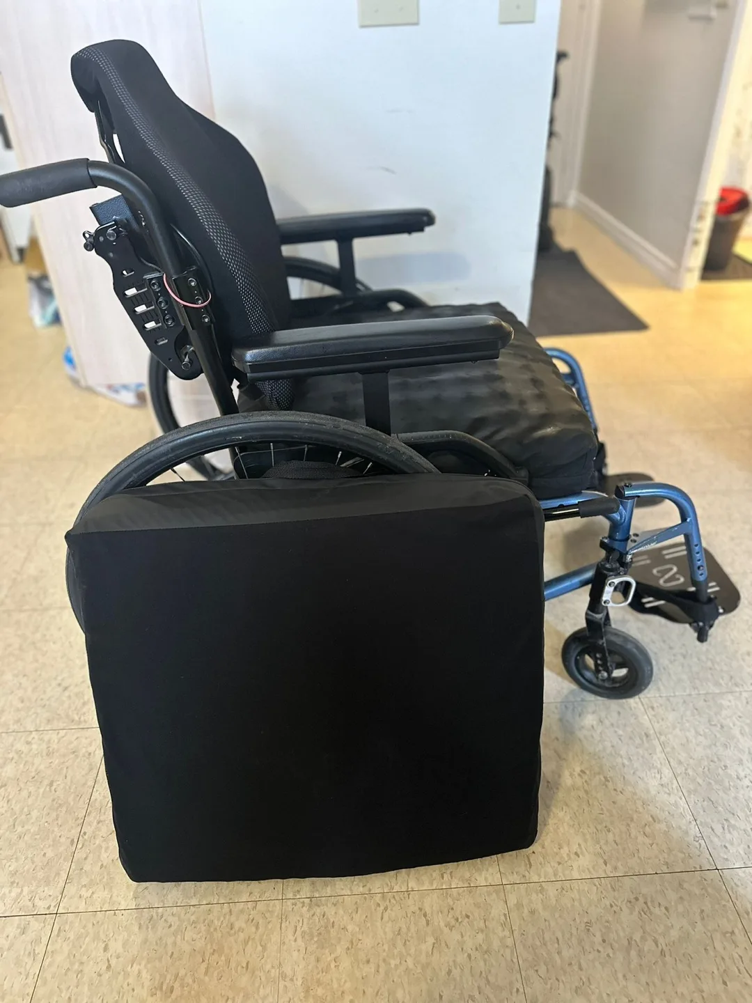 Agia Move Wheelchair - Bariatric with roho cushion image indicator(10)