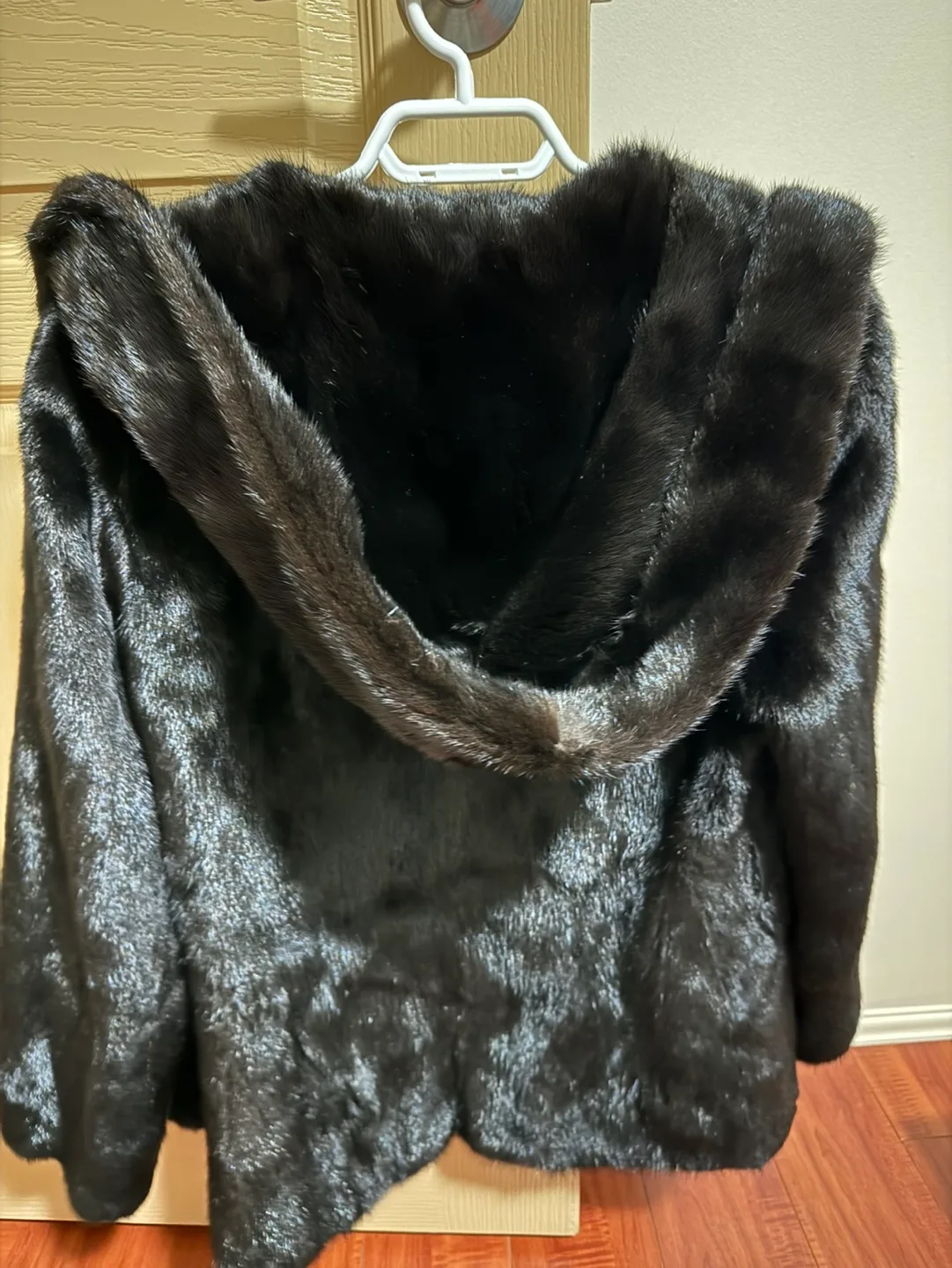 XS/S real mink short hooded jacket image indicator(2)