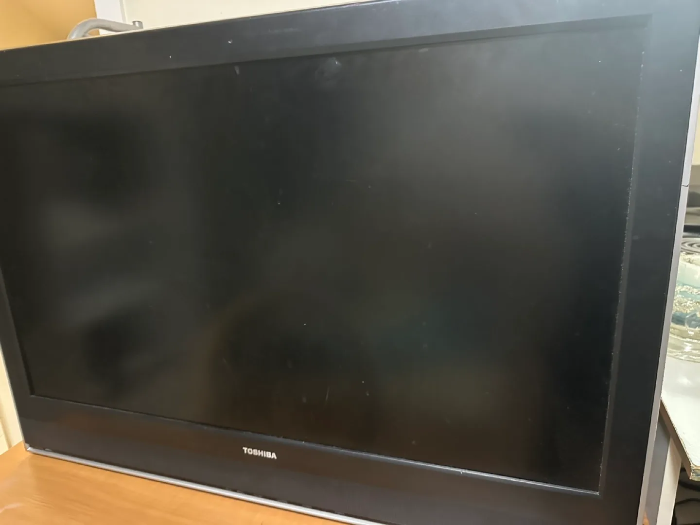 Toshiba 32 inch TV - For Parts or use