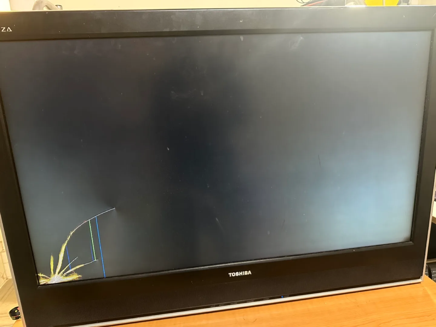 Toshiba 32 inch TV - For Parts or use image indicator(5)