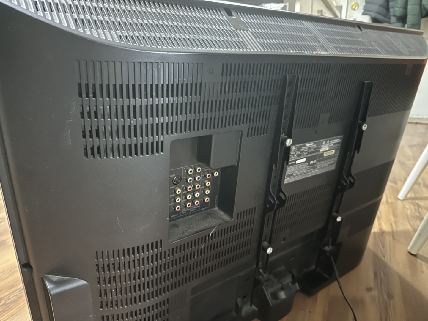 Toshiba 32 inch TV - For Parts or use - photo 3