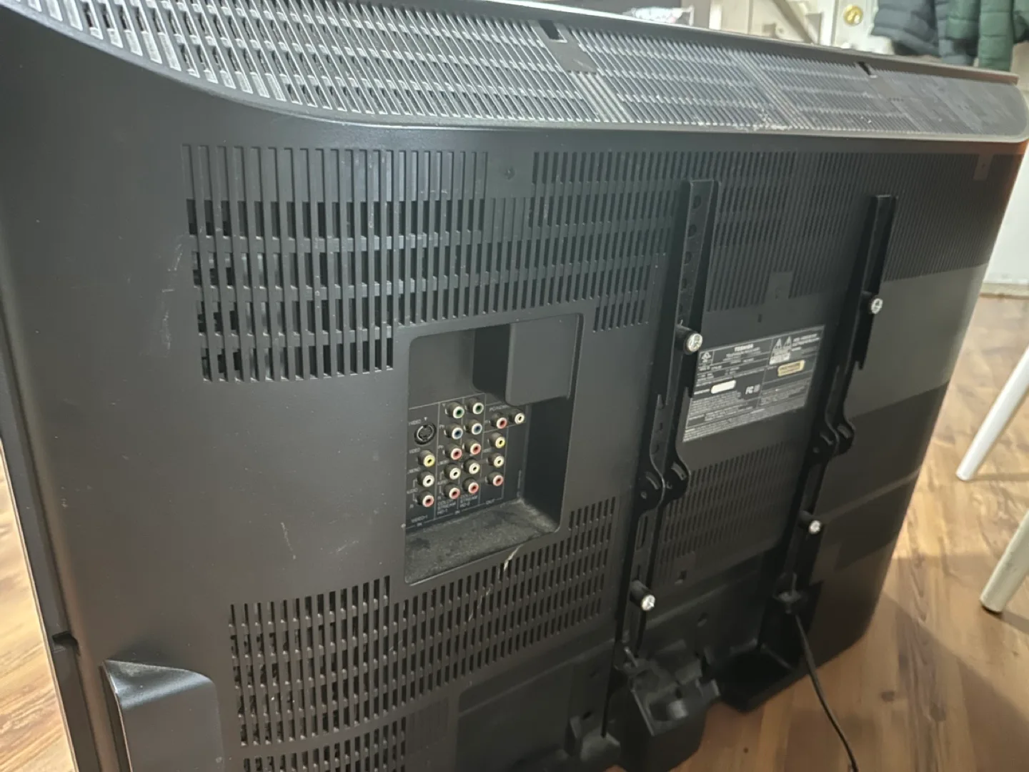 Toshiba 32 inch TV - For Parts or use image indicator(3)