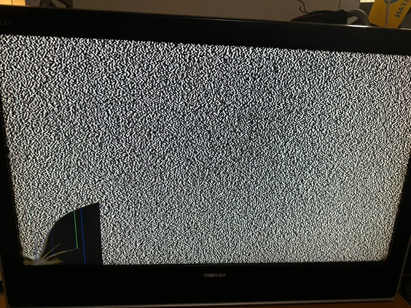 Toshiba 32 inch TV - For Parts or use image indicator(6)