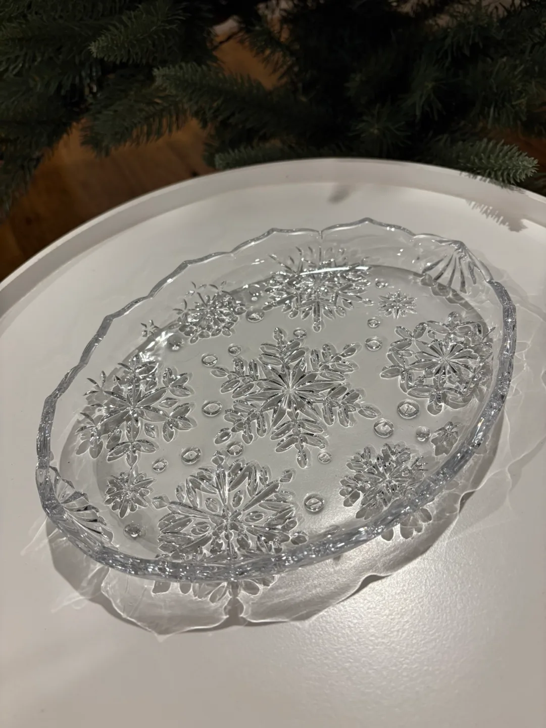 Glass snowflake plate thumbnail