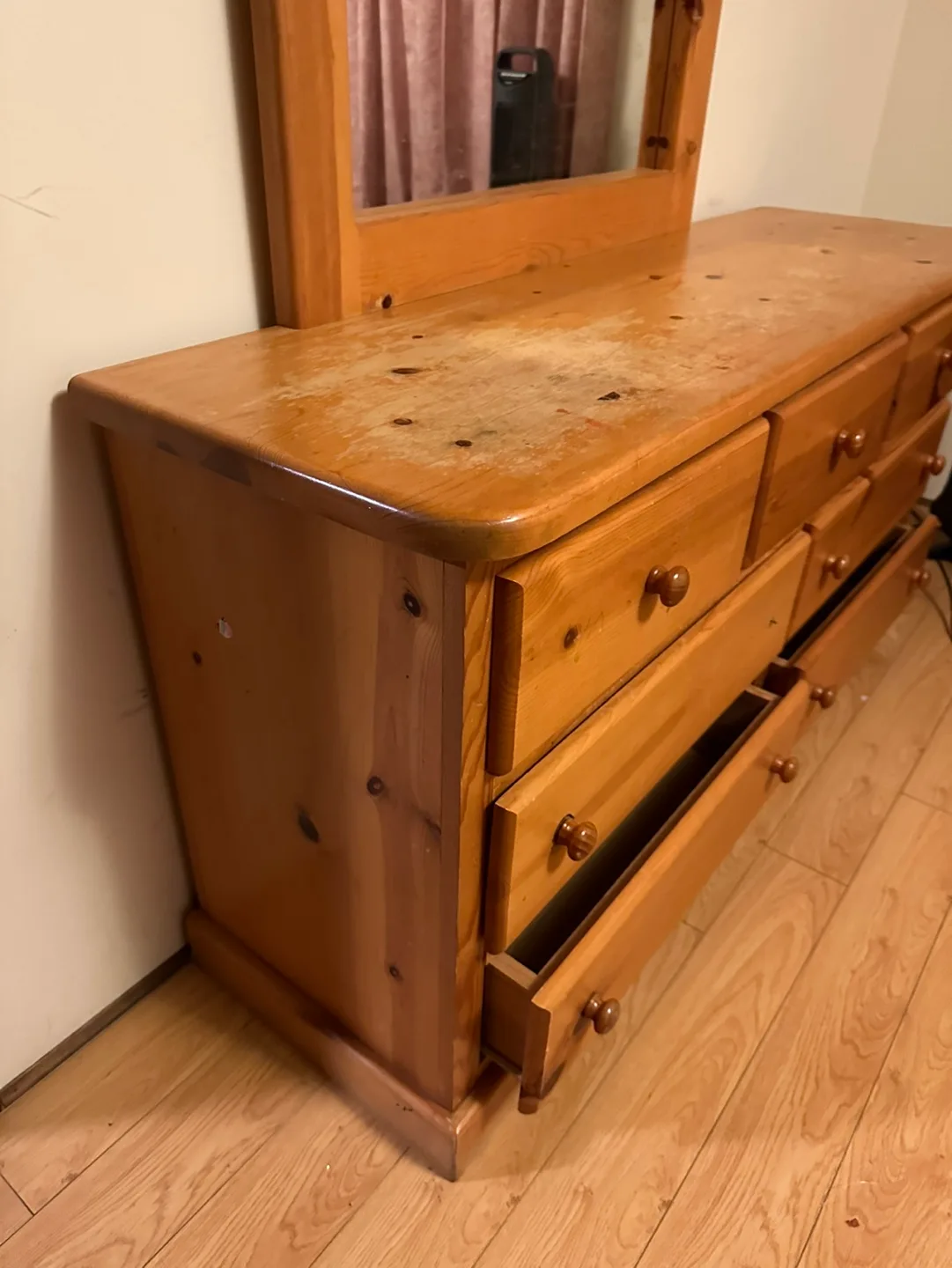 Wooden Dresser with Mirror image indicator(2)