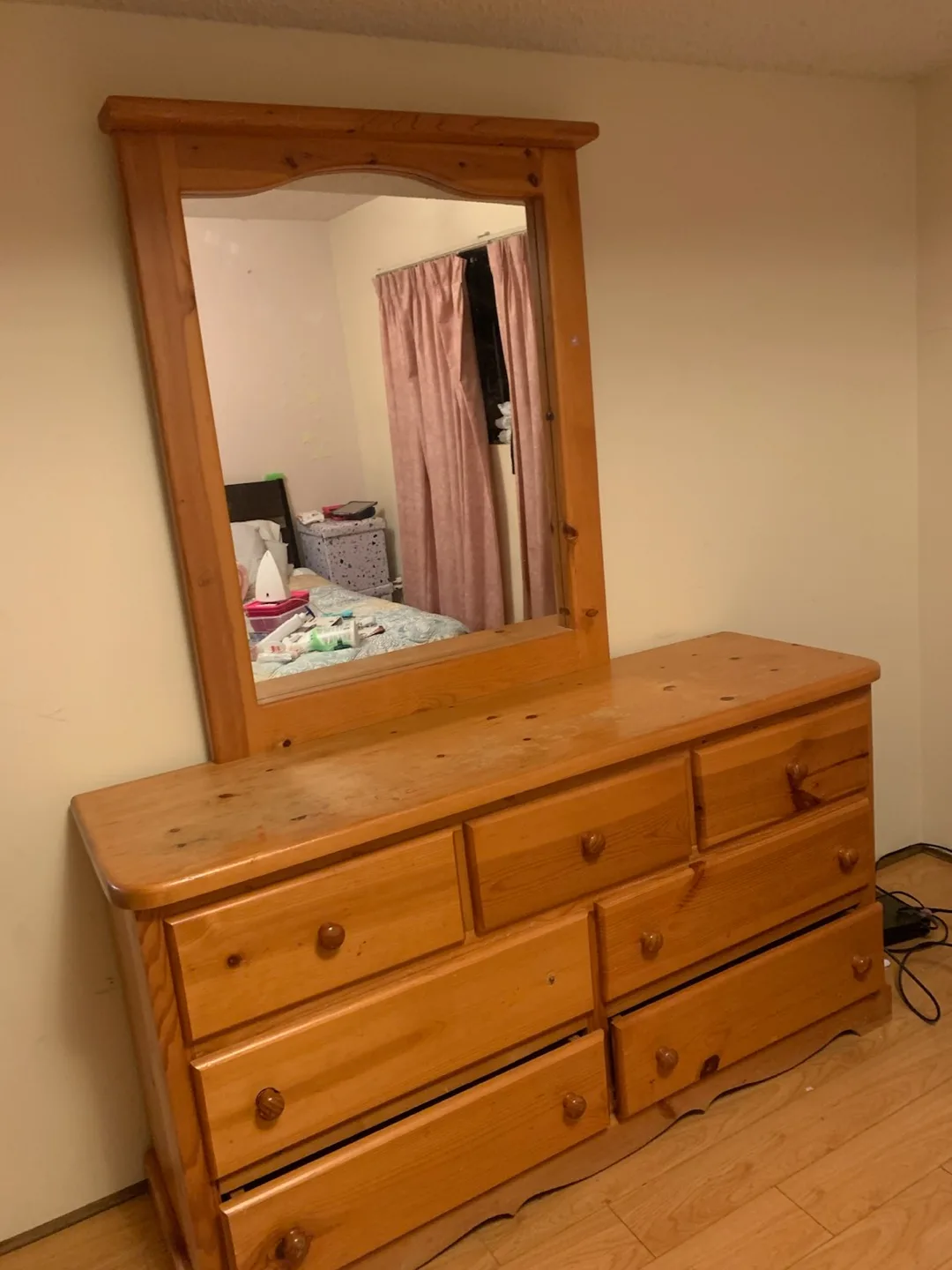 Wooden Dresser with Mirror image indicator(4)