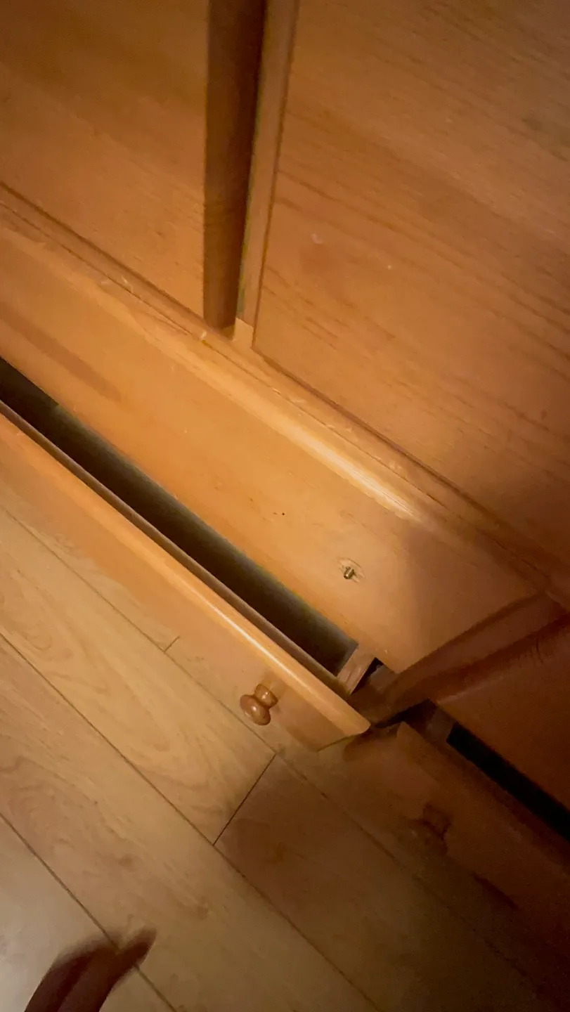 Wooden Dresser with Mirror image indicator(3)