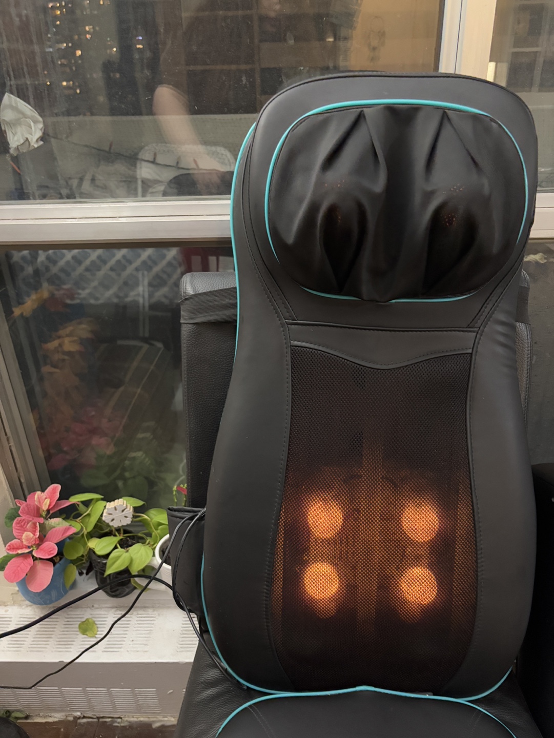 Realpro Cr-910 Neck and Back Shiatsu massager with Heat