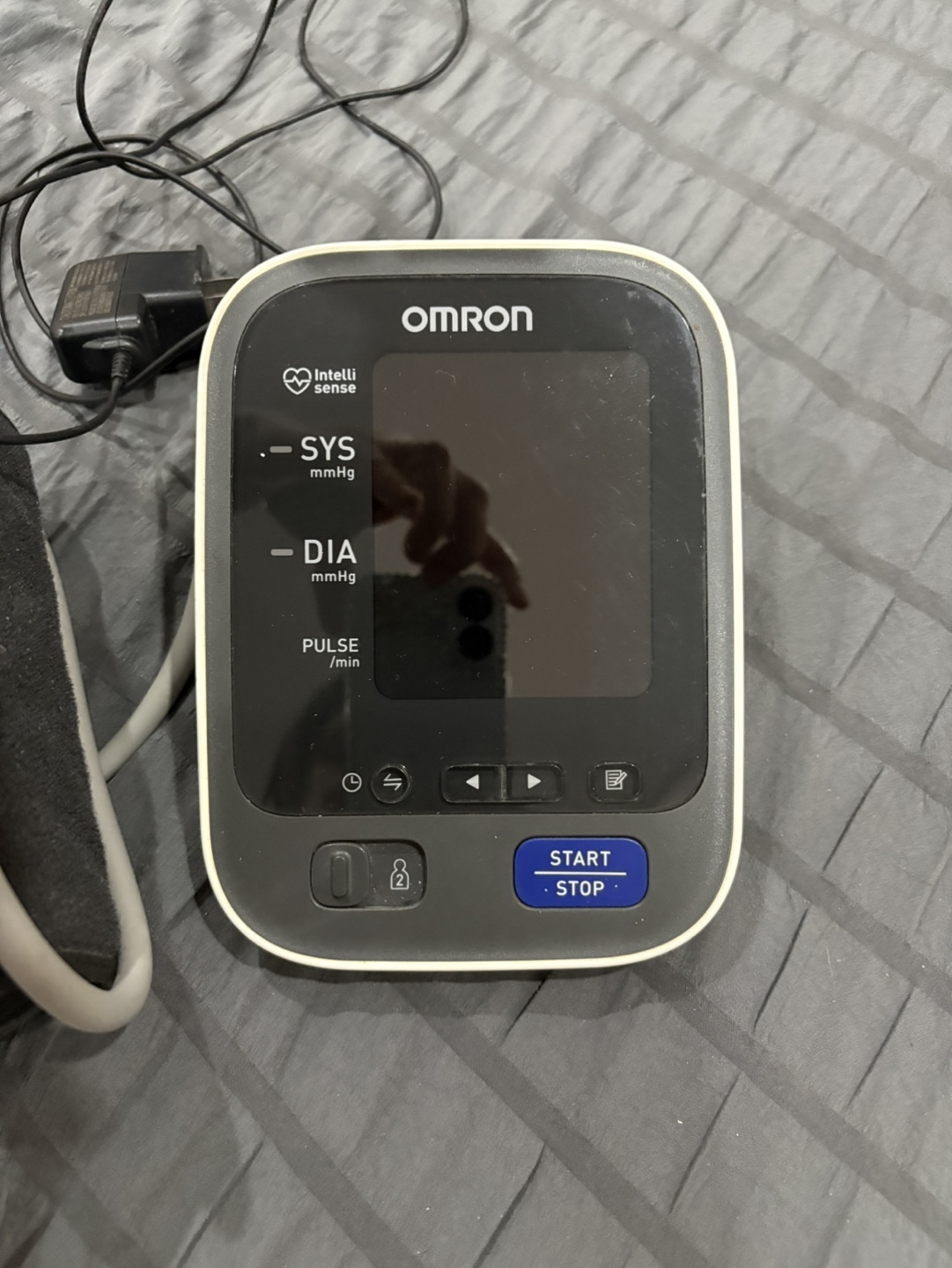 Omron HEM-7131 IntelliSense Blood Pressure Monitor - photo 2