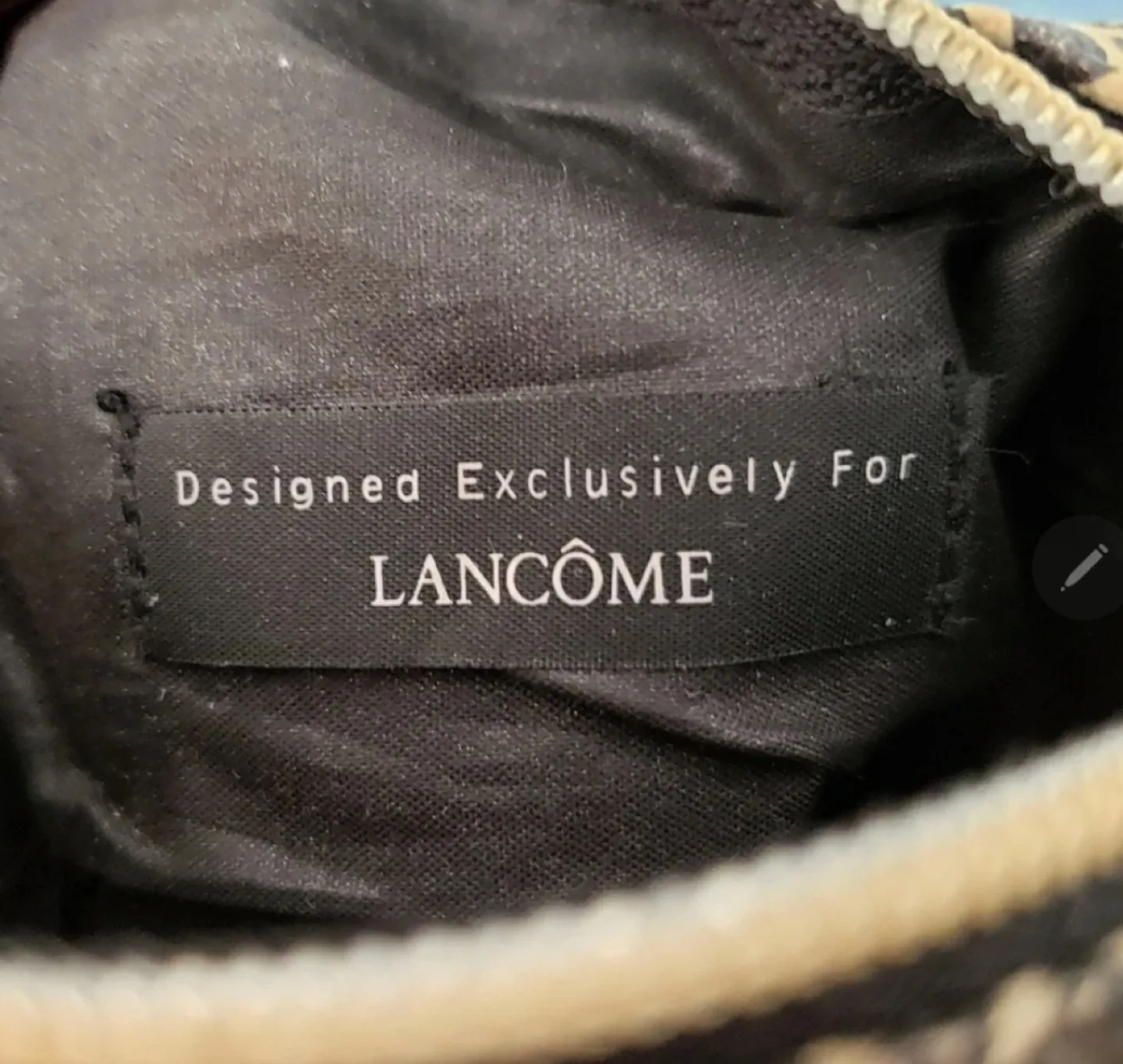 Lancôme Makeup Bag image indicator(2)