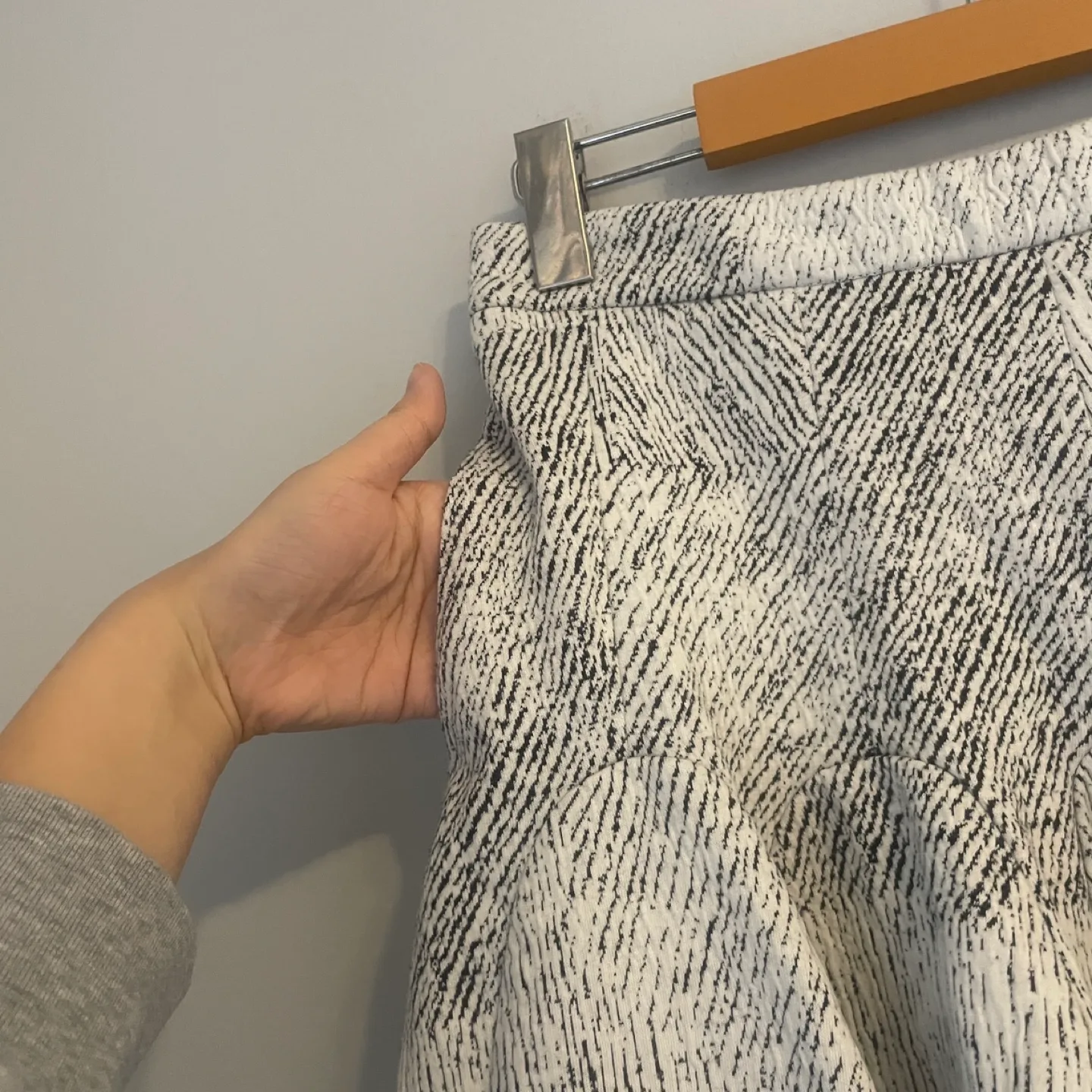 Banana Republic Jacquard Flared Skirt Size 2 Petite image indicator(5)