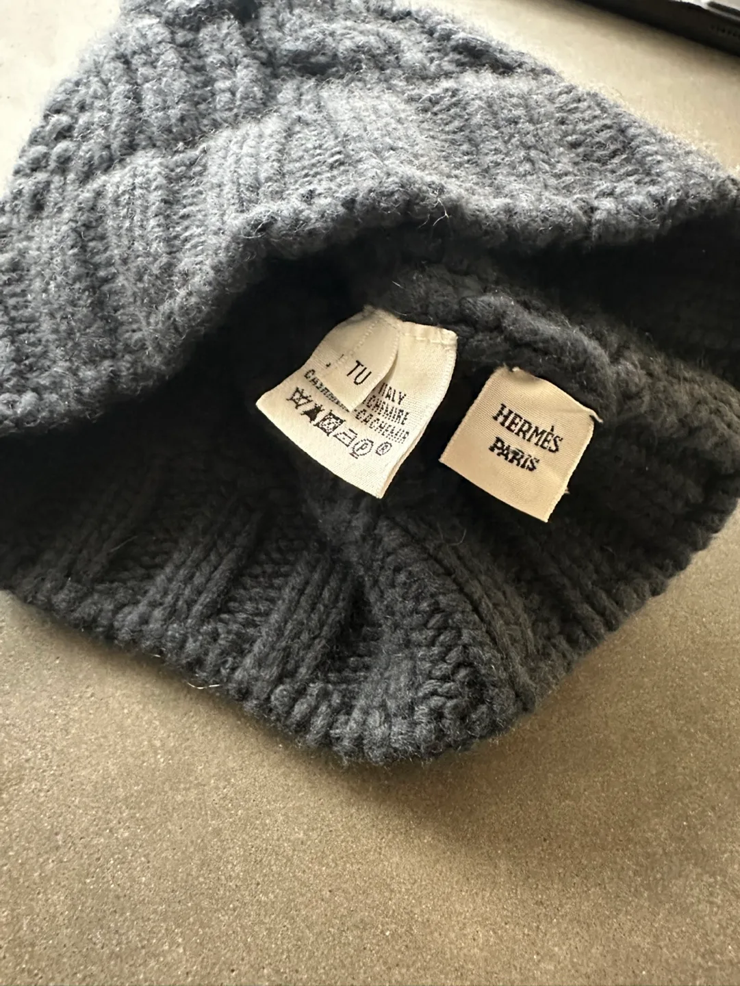 Authentic Hermes Grey 100% Cashmere Beanie image indicator(2)