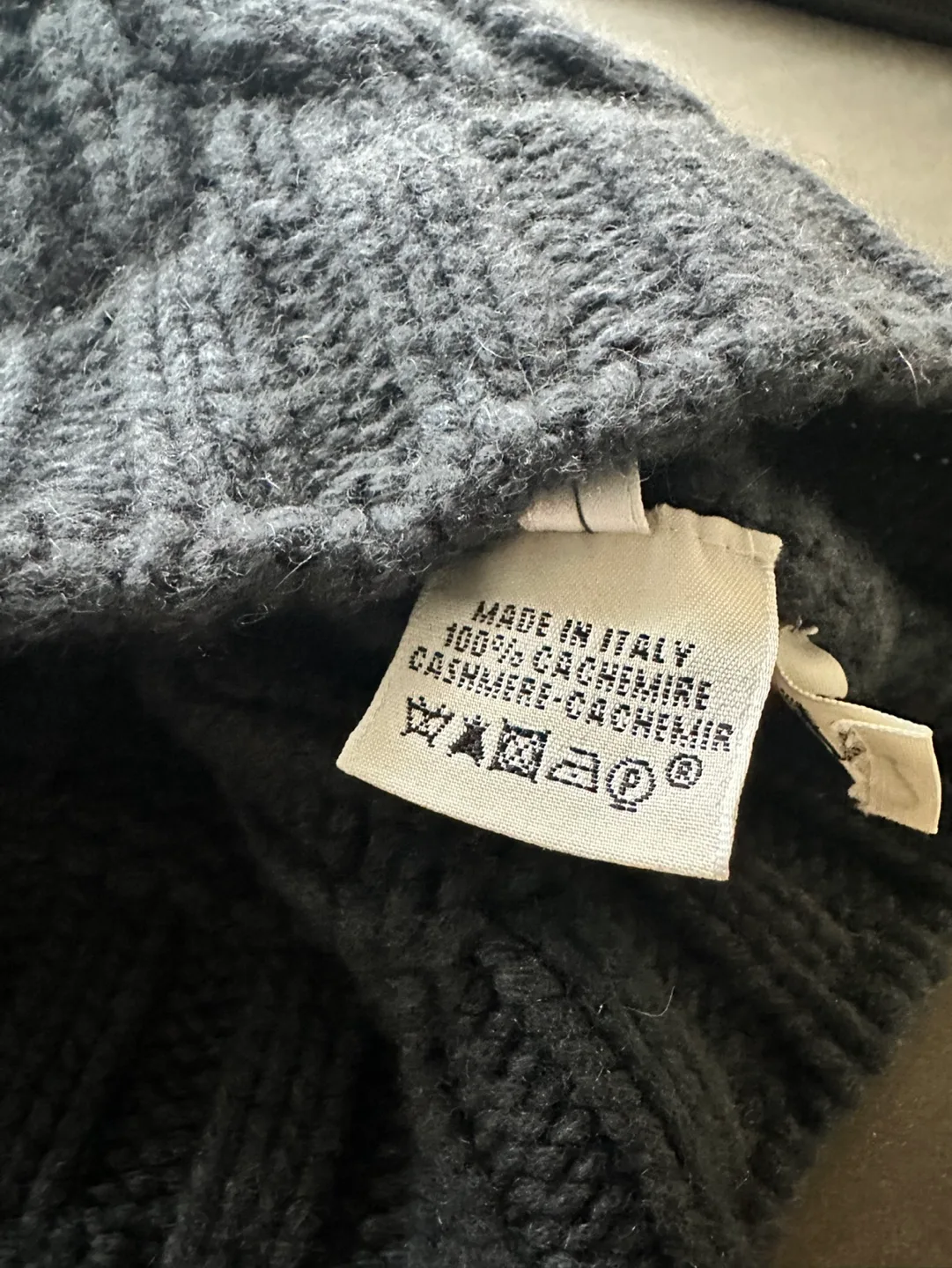 Authentic Hermes Grey 100% Cashmere Beanie image indicator(3)