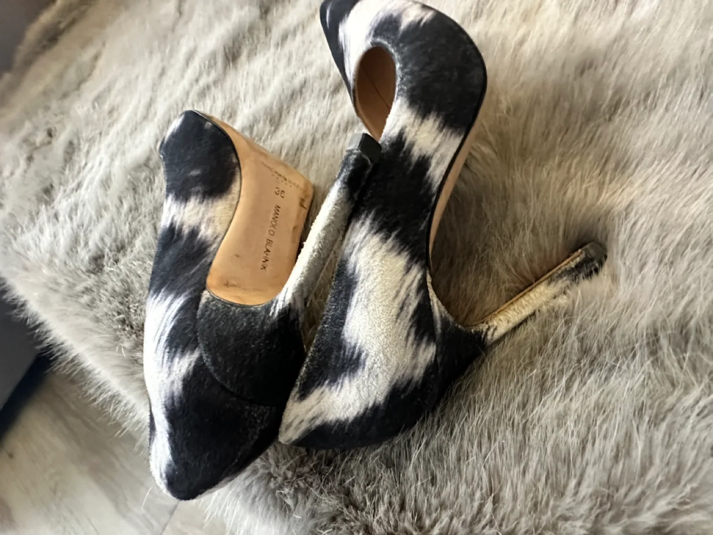 Manolo Blahnik Black and White Pumps image indicator(2)