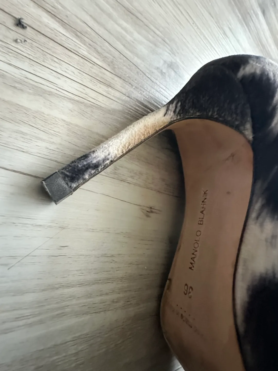 Manolo Blahnik Black and White Pumps image indicator(3)