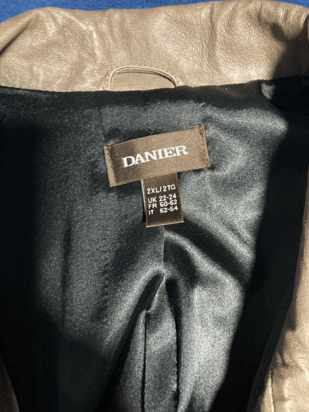 Danier Leather Trench Coat - photo 2
